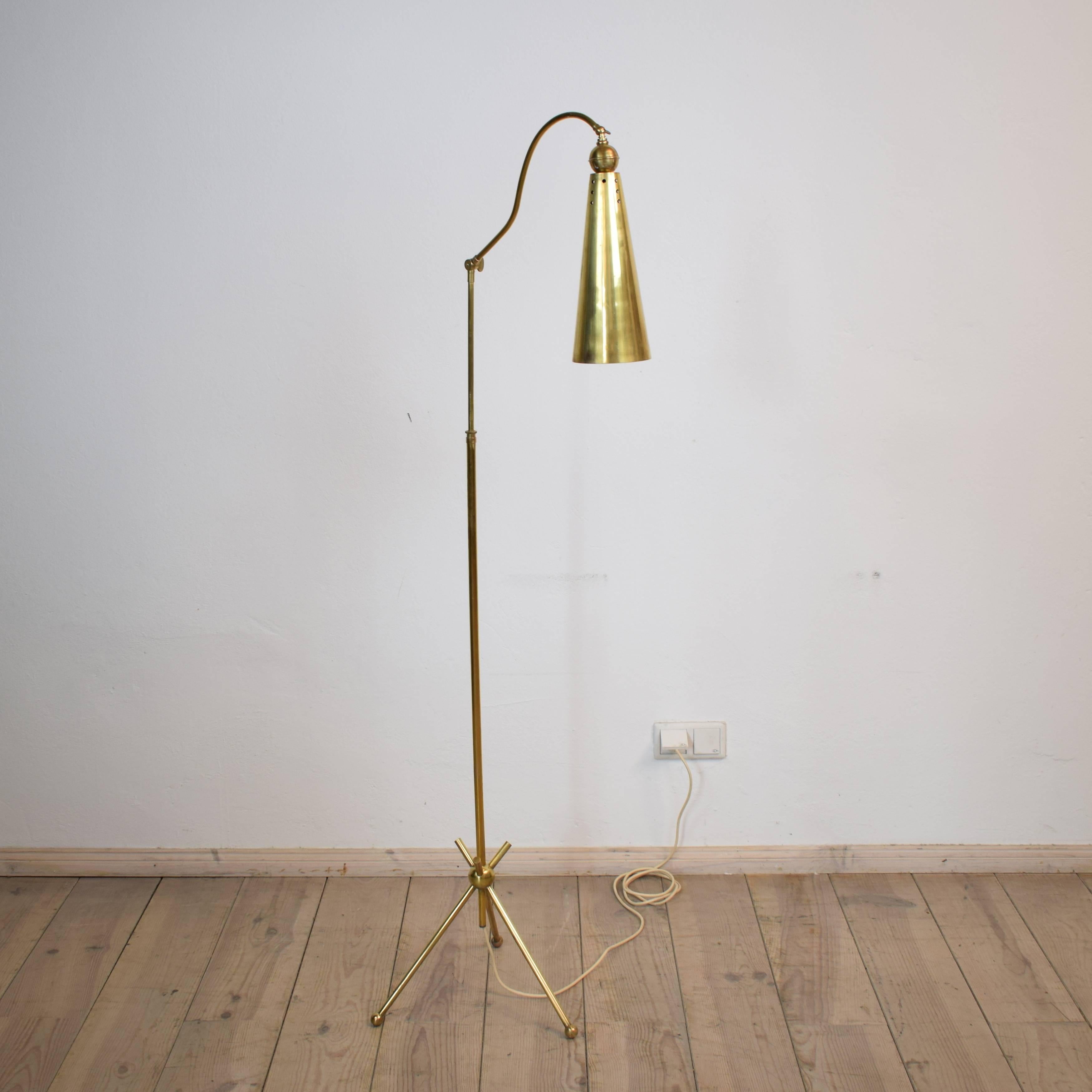 This very rare and unusual Stilnovo (attributed) floor lamp from the 1950s is made out of brass. It neck is adjustable. It has a very elegant tripod leg.
A very beautiful lamp who fits to modern and antique interior.