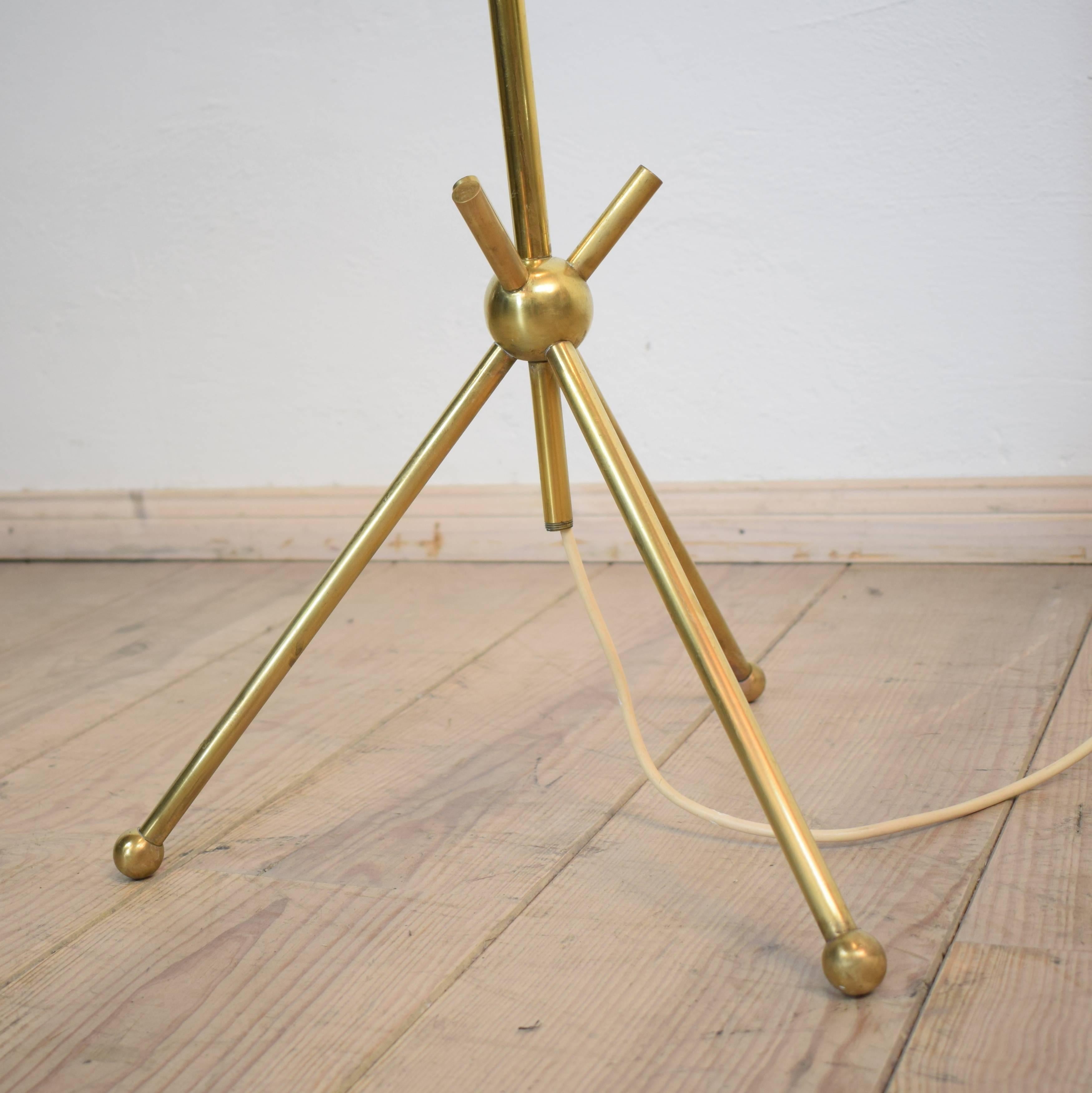 Mid-Century Stilnovo Attributed Brass Floor Lamp, circa 1950 (Italienisch)