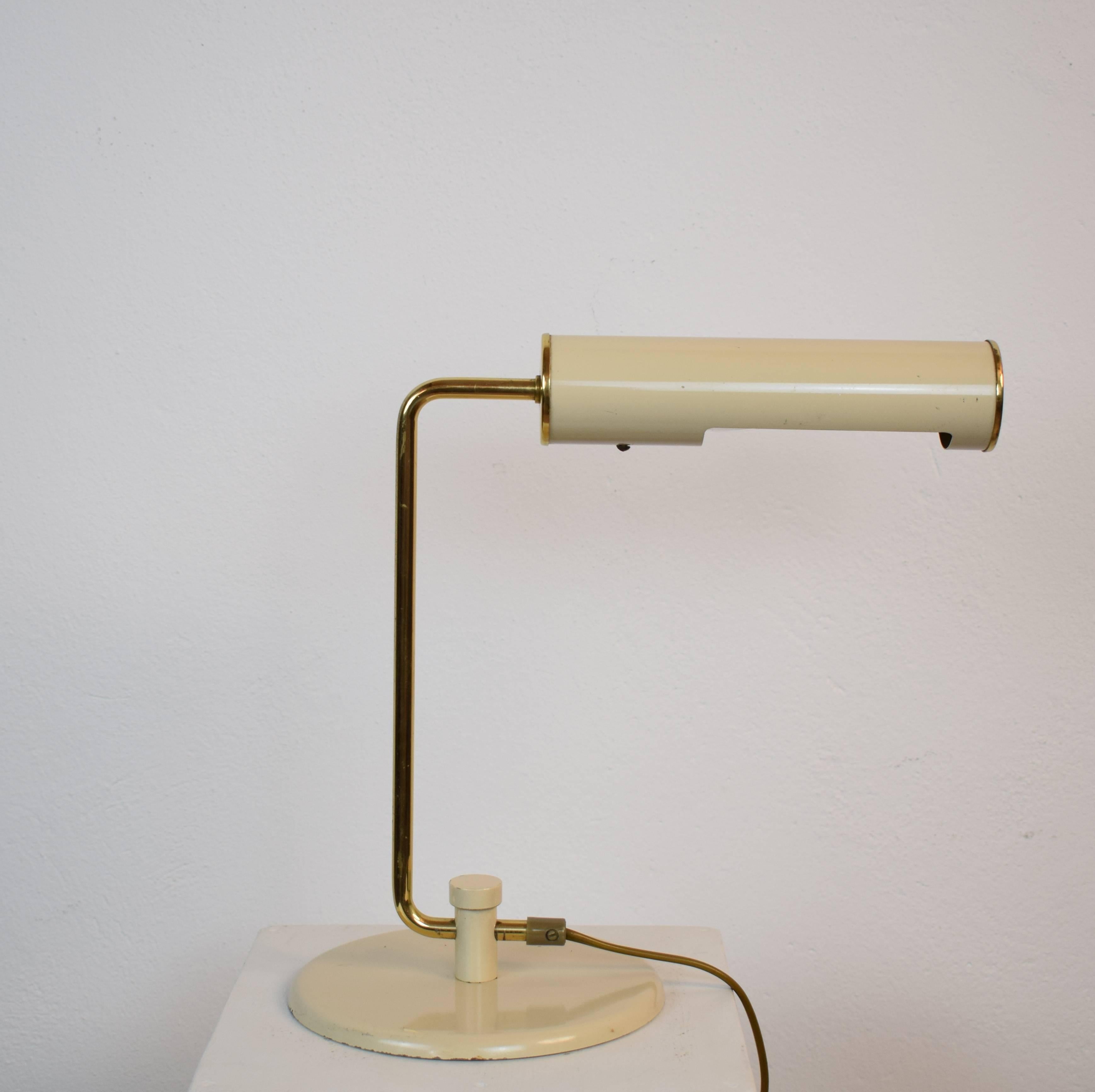 This brass and laquered metal table lamp with is from the 1970s and has a very elegant from.
The lamp is adjustable.
A great piece which also fits Mid-Century, modern and vintage interiors.