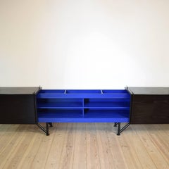 Buffet postmoderne de style Memphis Group en noir et bleu, années 1980