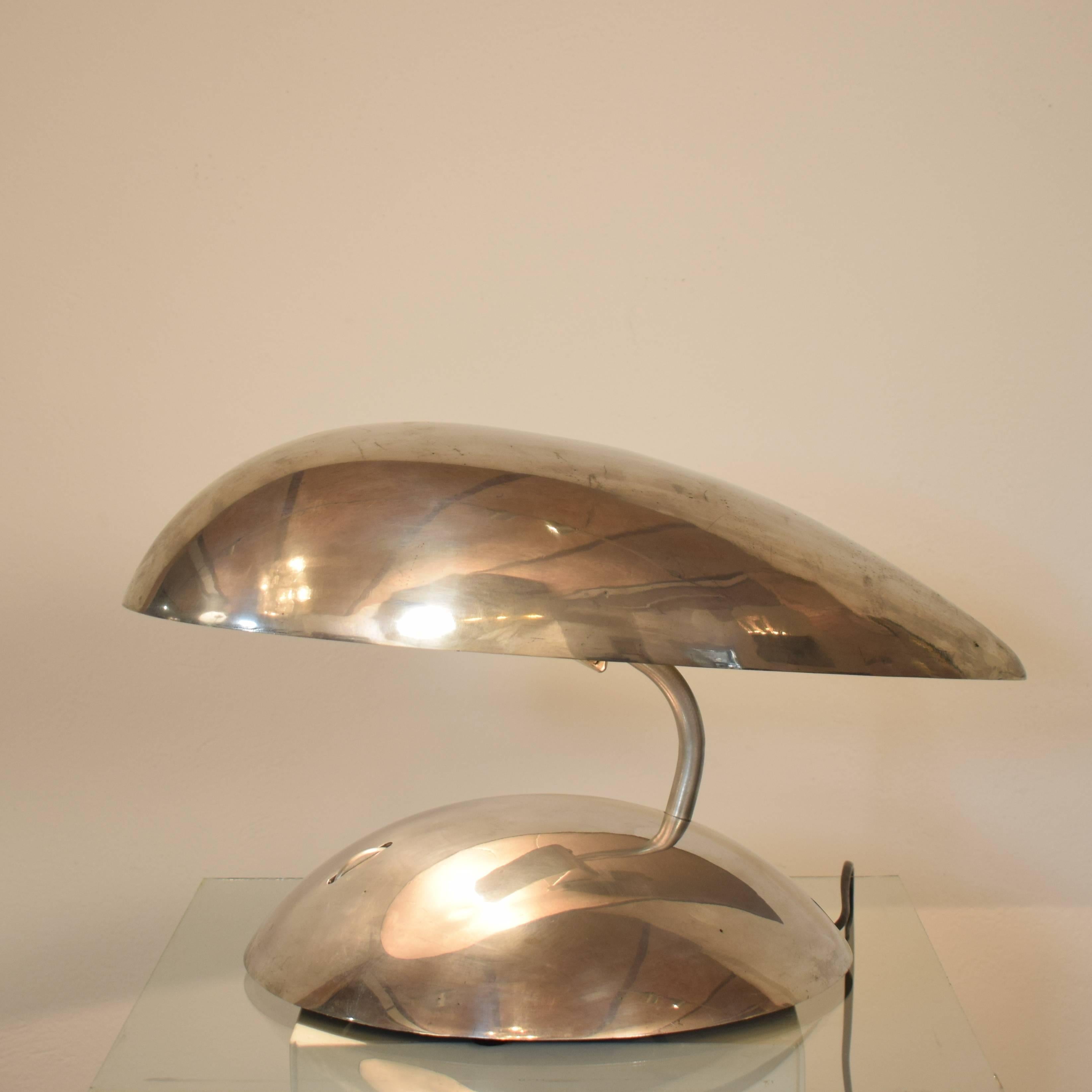 This rare Space Age table lamp is build out of aluminium which was polished afterwards.
The lamp is probably designed and made in New York in the 1980s.
The top part of the lamp can be swiveled. As well is the lamp dimmable.
A great piece for a