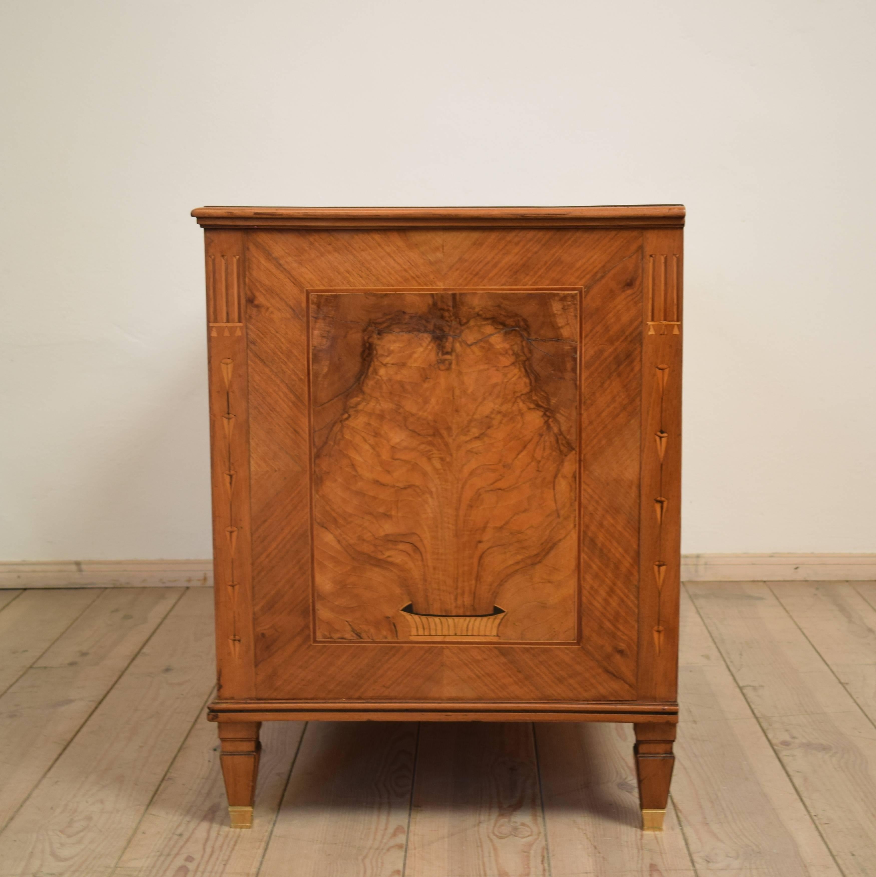 18th Century German Neoclassical Marquetry Commode, circa 1780 1