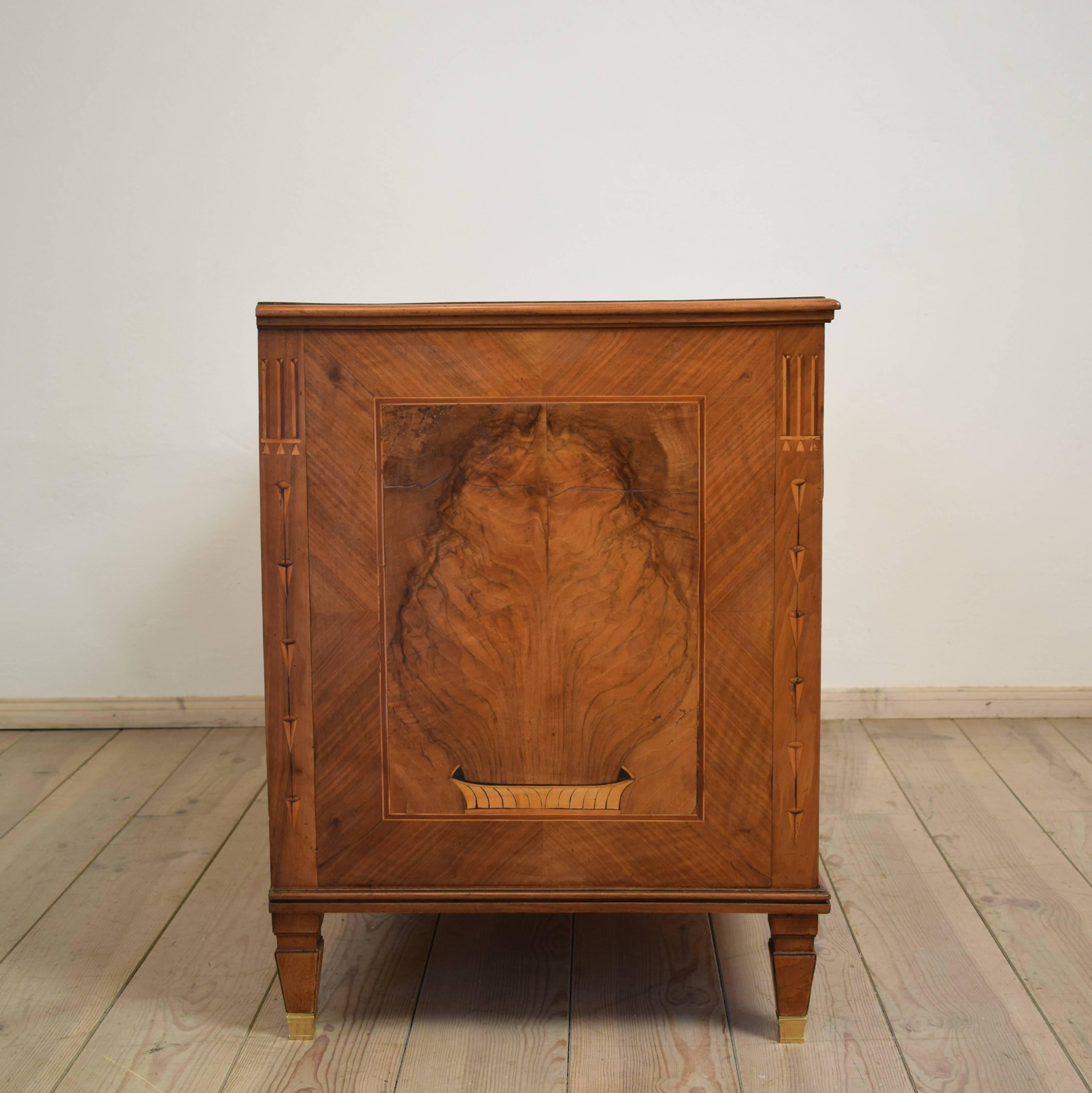 18th Century German Neoclassical Marquetry Commode, circa 1780 2