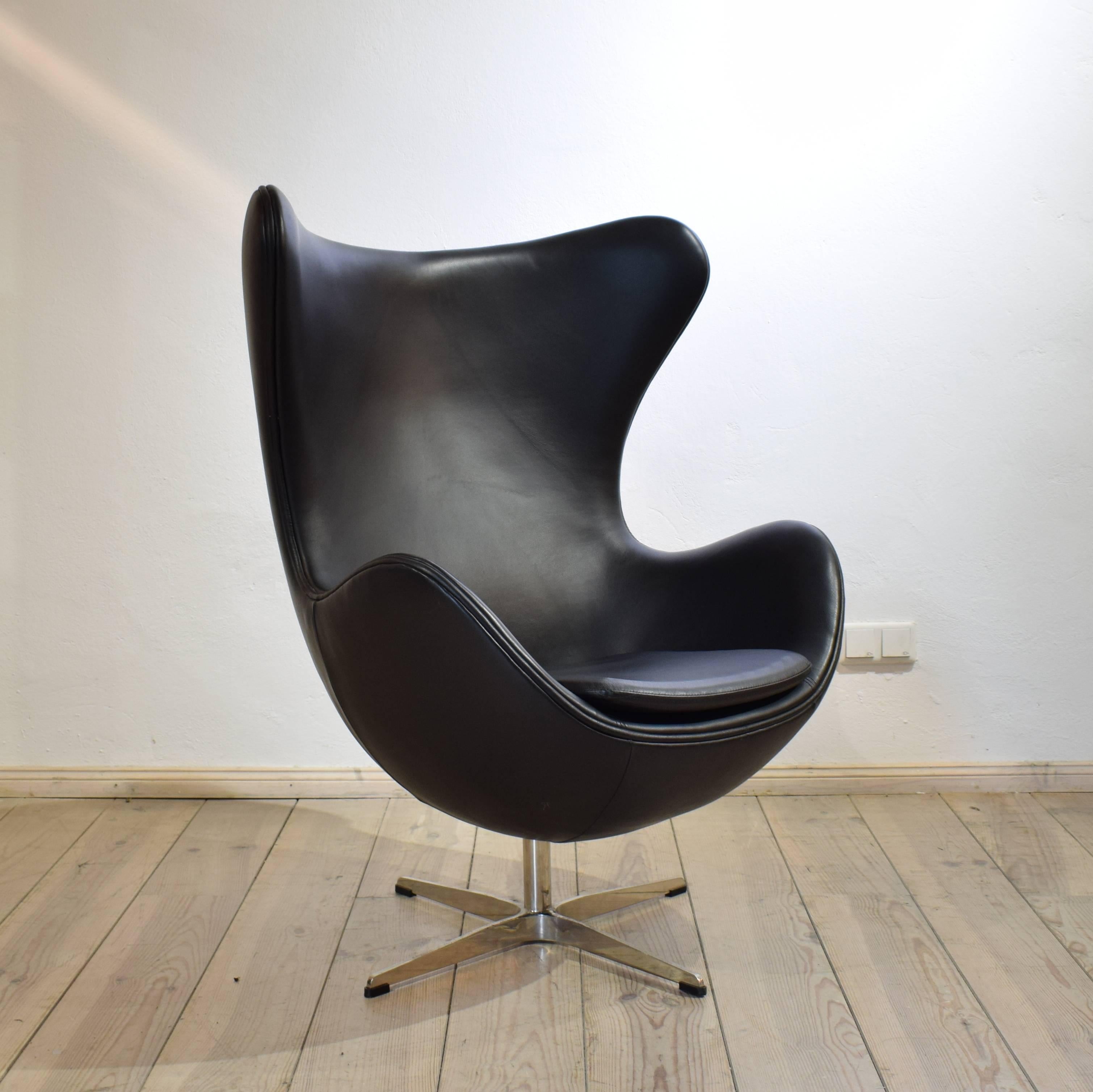 Mid-Century Modern Midcentury Black Leather Egg Chair in the Style of Arne Jacobsen
