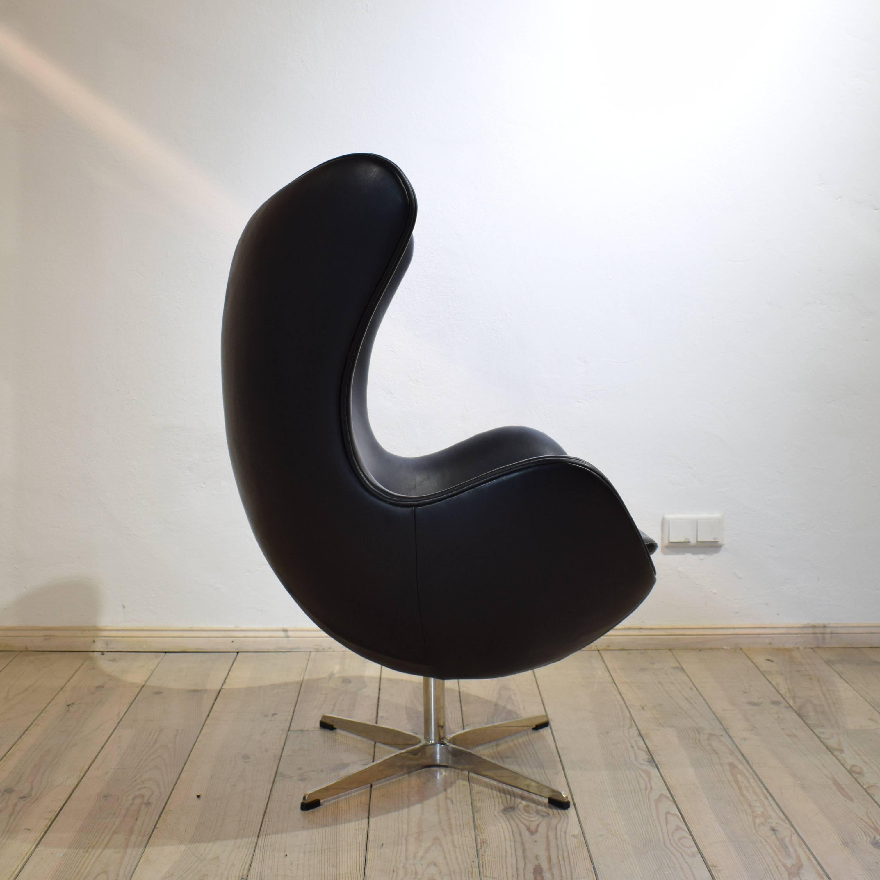 European Midcentury Black Leather Egg Chair in the Style of Arne Jacobsen