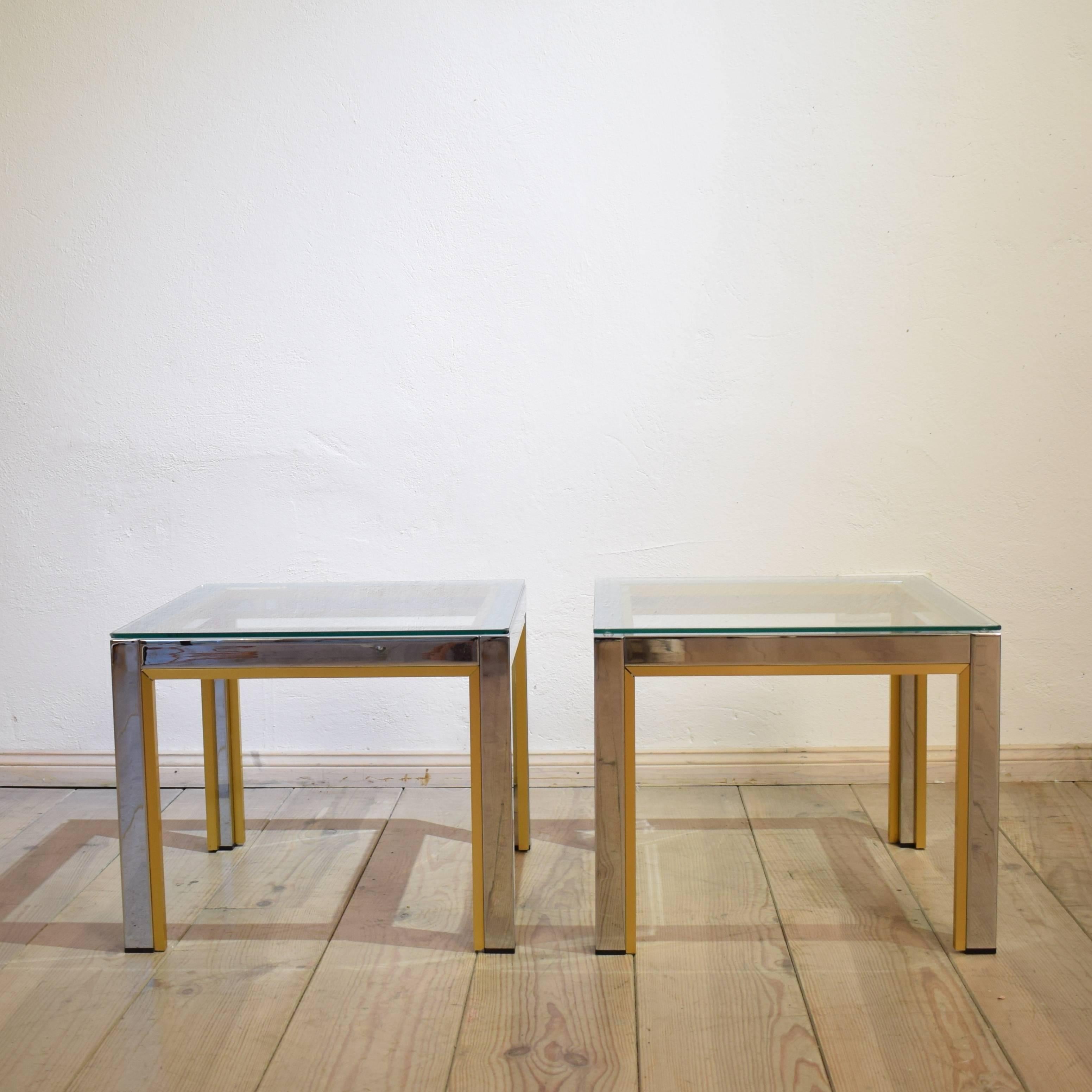This brass and chrome pair of side tables or coffee tables by Renato Zevi were produced by Romeo Rega in the 1970s.
A nice and good sized pair of tables.
A very elegant and decorative furniture who fits to modern and antique interior.
