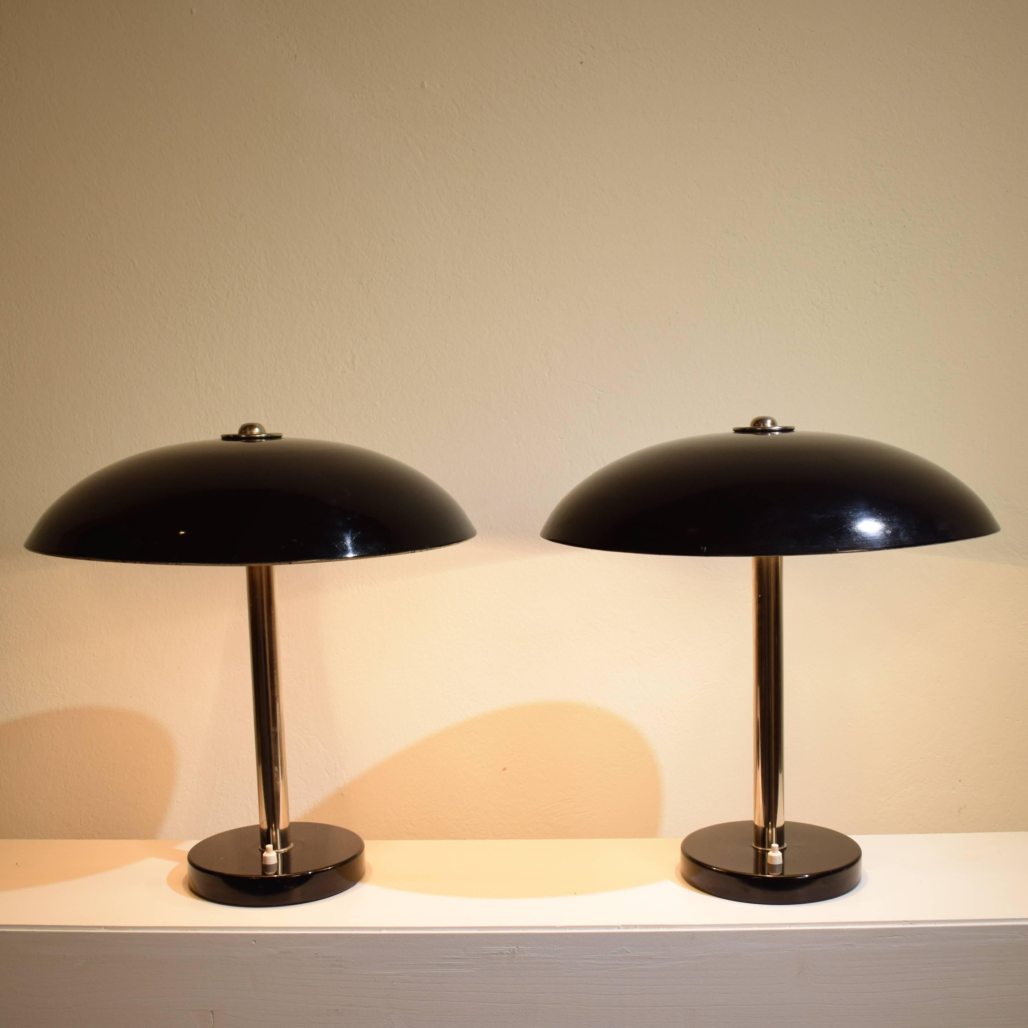 This pair of table lamps where designed by Christian Dell in 1931 for Bünte & Remmler.
The Lamps are in very good original condition. It is very rare to get a pair of it.
