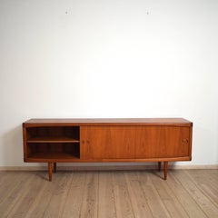 Buffet en teck moderne du milieu du siècle dernier par H.W. Klein pour Bramin