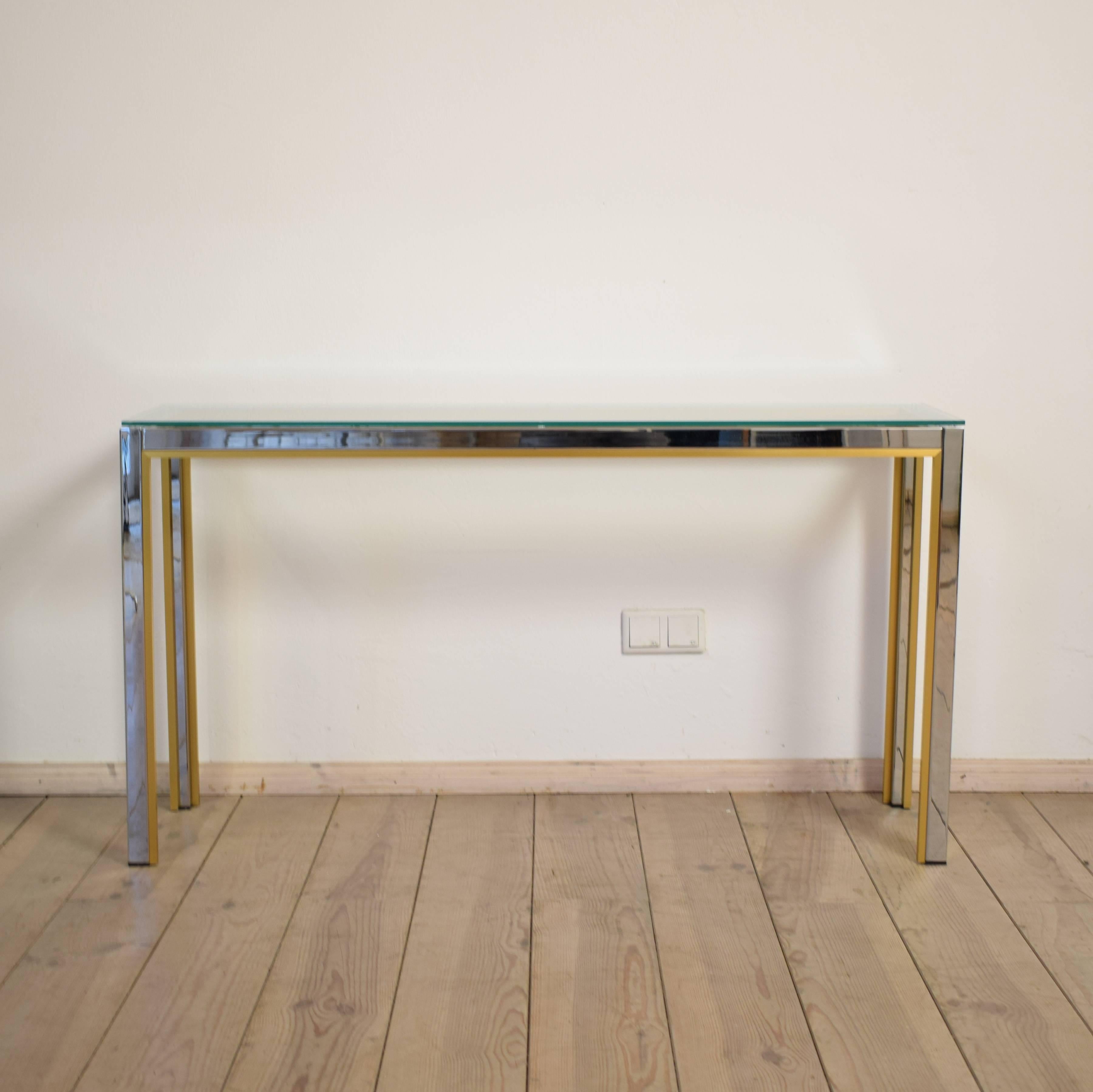 This brass and chrome console table by Renato Zevi was produced by Romeo Rega in the 1970s. A decorative piece that fits in both modern and antique interiors.