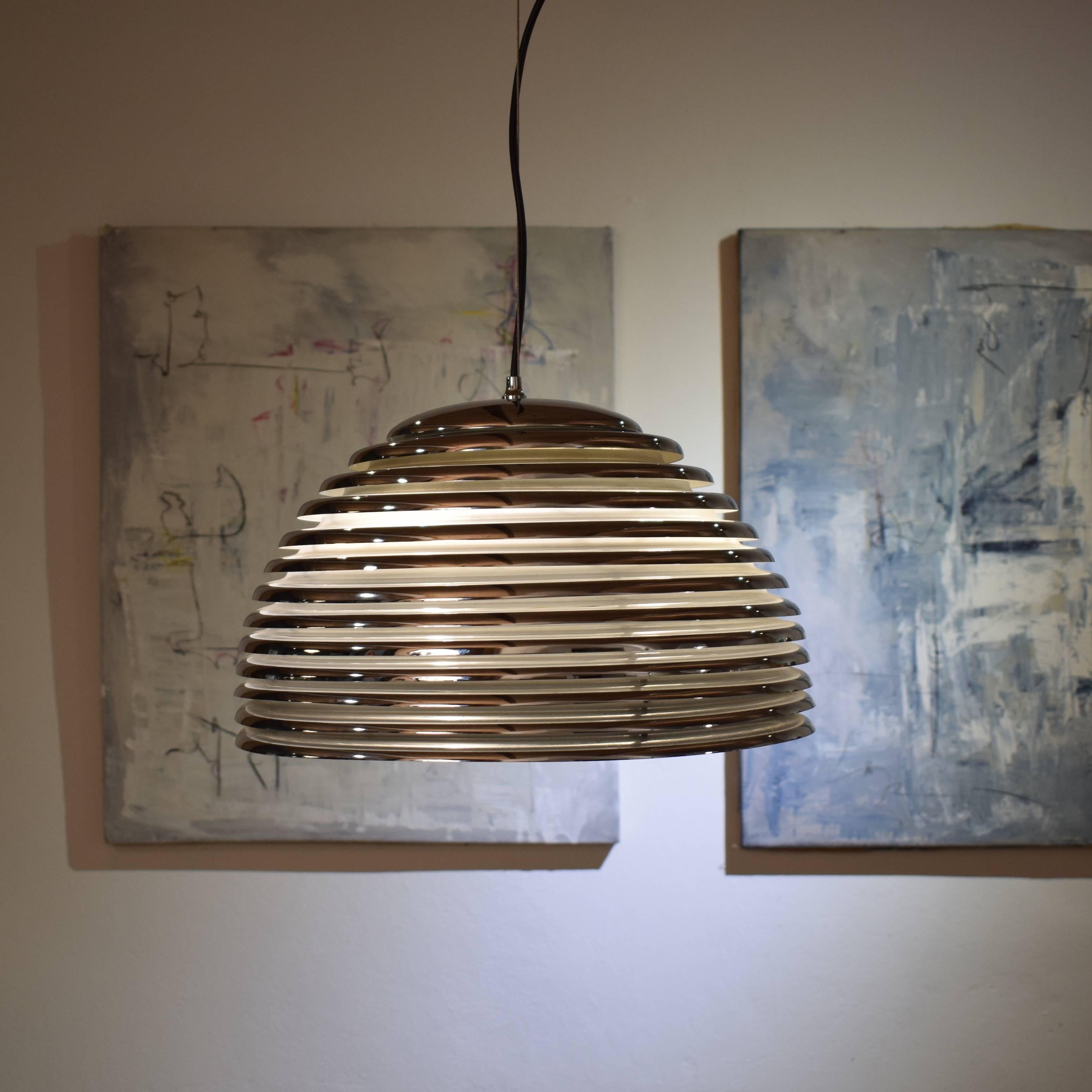 This pendant lamp by Kazuo Motozawa Saturno is made in steel. It was manufactured by Staff Germany. The outside is chrome and the inside white. It has four lights.
The condition is very good. A great piece for modern, antique or midcentury interior.