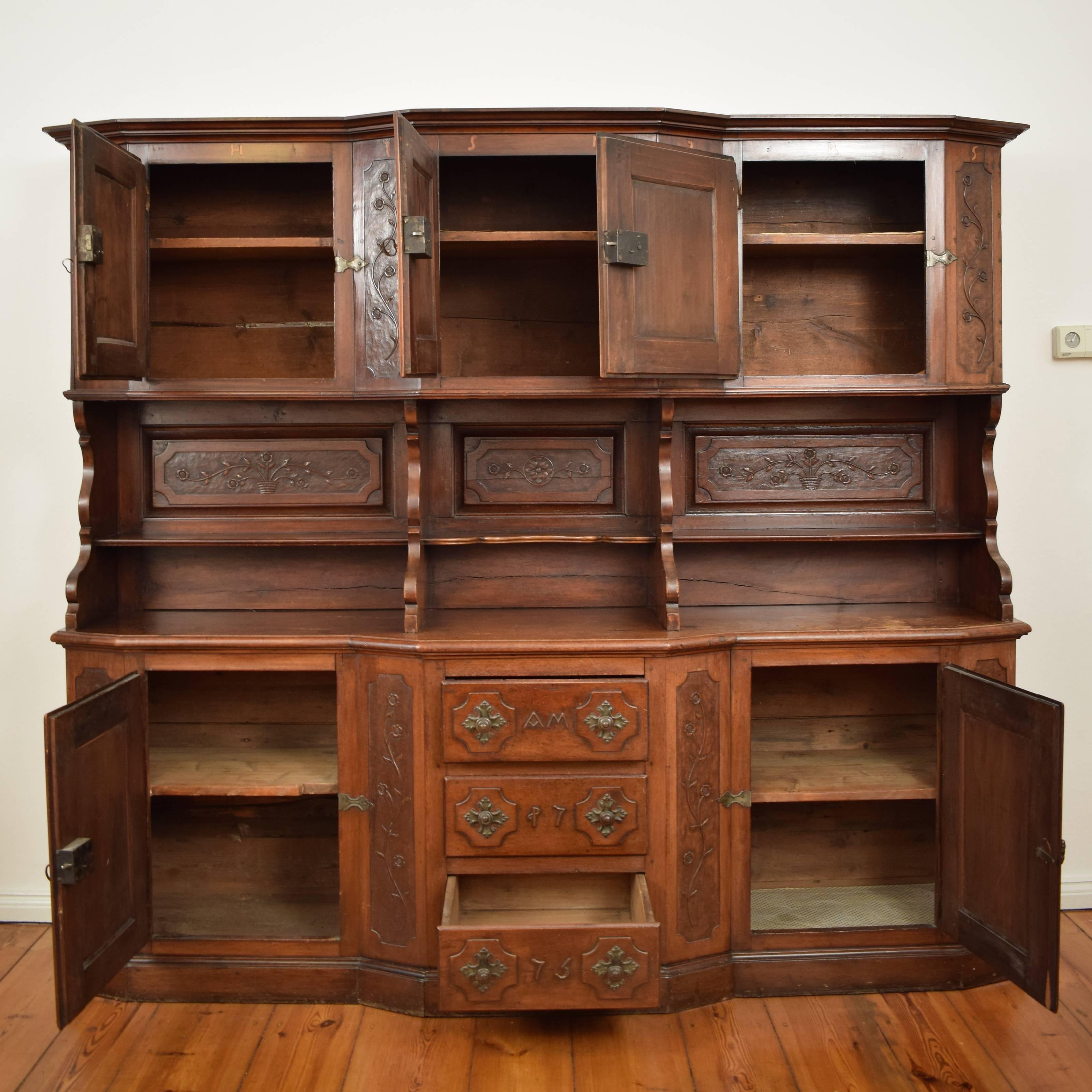 This important and rare 18th century Baroque cabinet is made out of solid walnut. 
It is a masterpiece which is beautiful worked and was made in the Bernese Oberland, circa 1776.

The structure of the furniture refers to role models of the past