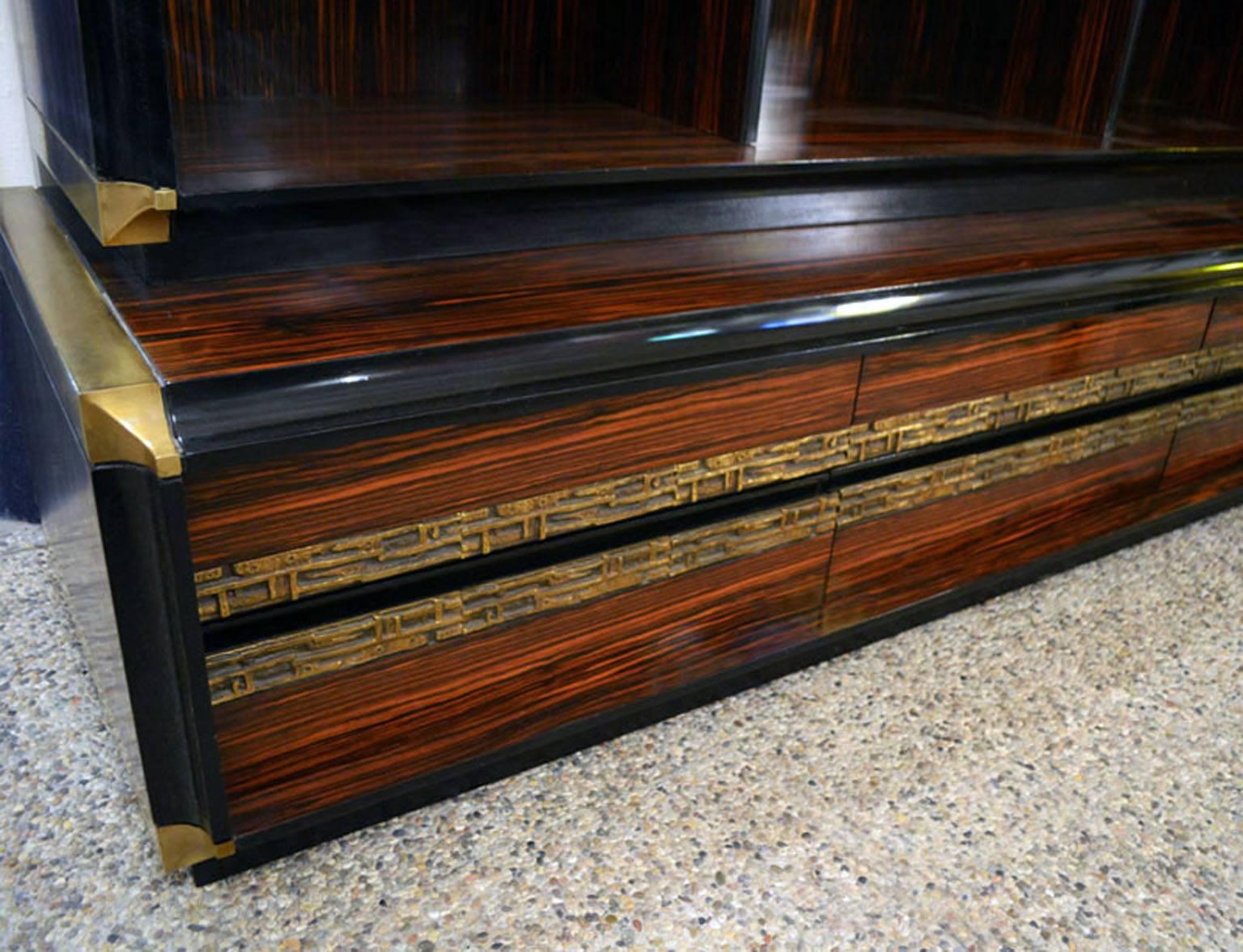 Luciano Frigerio 'Desiree' Ebony Long Cabinet from the 1970s In Excellent Condition For Sale In Parma, IT
