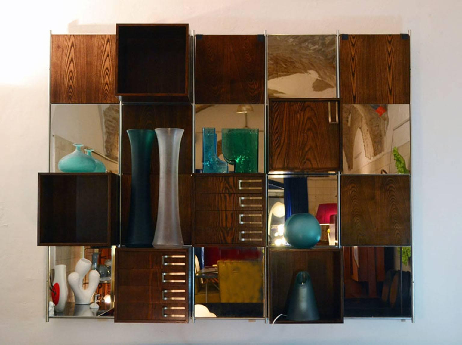 Wall unit on design of Italian 1970s production.
Oakwood with mirrors and drawers.
Modular system can be arranged at will.
