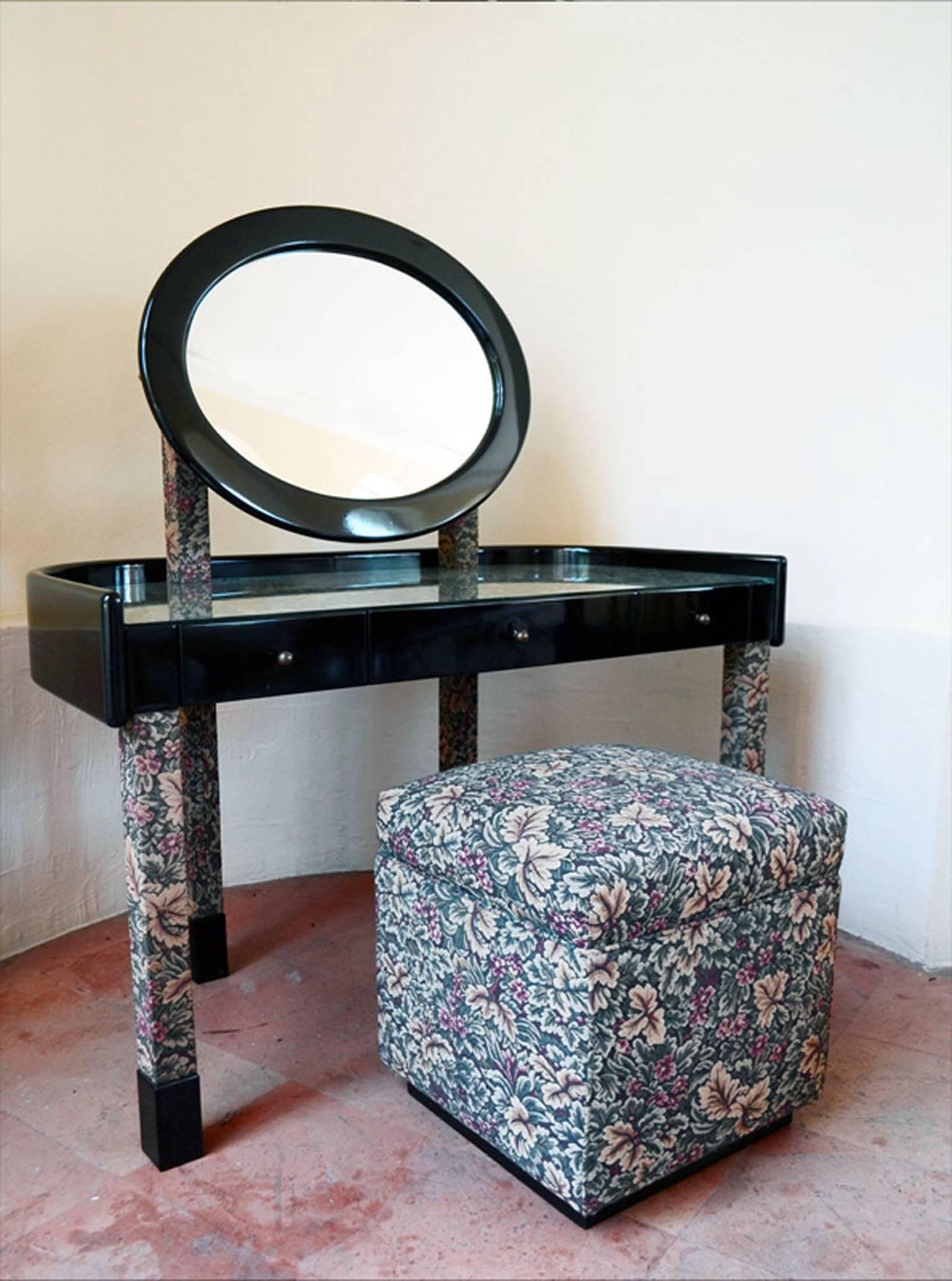 Mid-Century Modern Toilette with Pouf in Brocade Design Franco Maria Ricci for SCIC, 1980s For Sale