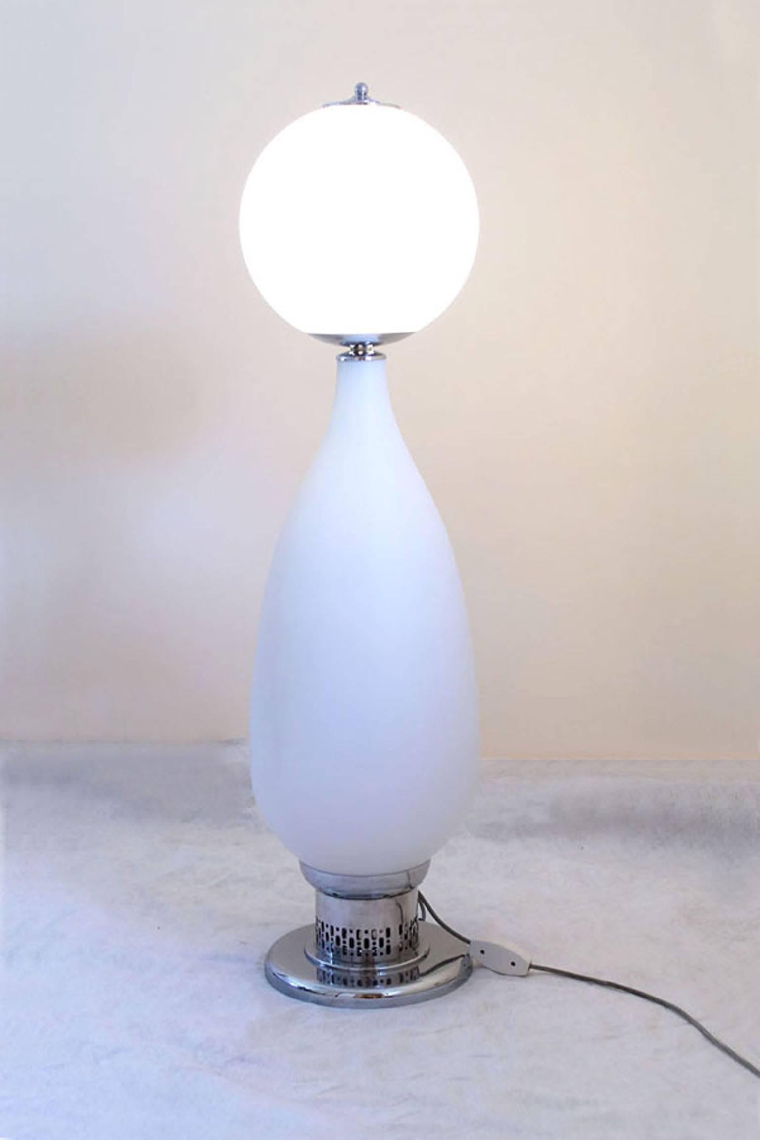 Mid-20th Century Stilnovo Rare Floor Lamp from Early 1960s in Opaline Glass and Chromed Metal For Sale