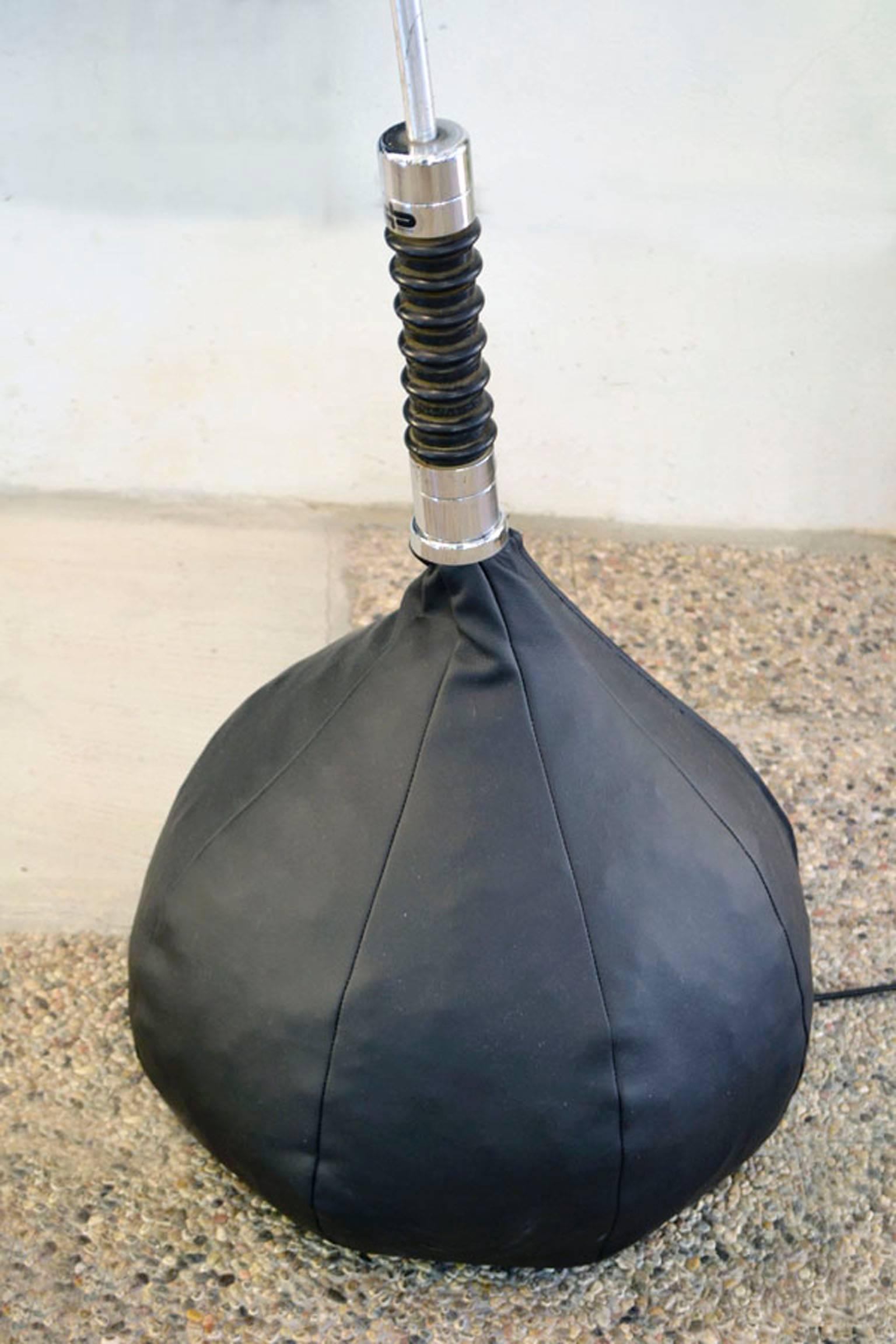 ‘Bul-bo’ floor lamp design and produced. Gabetti e Isola, 1969.
Faux leather sac, chromed aluminium rod and perforated metal plate as light diffuser.
Marked ‘Linea GB Milano-italy’.
     


.