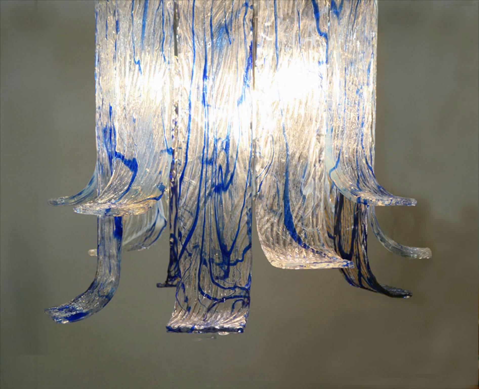 Mid-Century Modern Mazzega Murano 1970s Chandelier in Transparent Glass with Blue Filaments For Sale