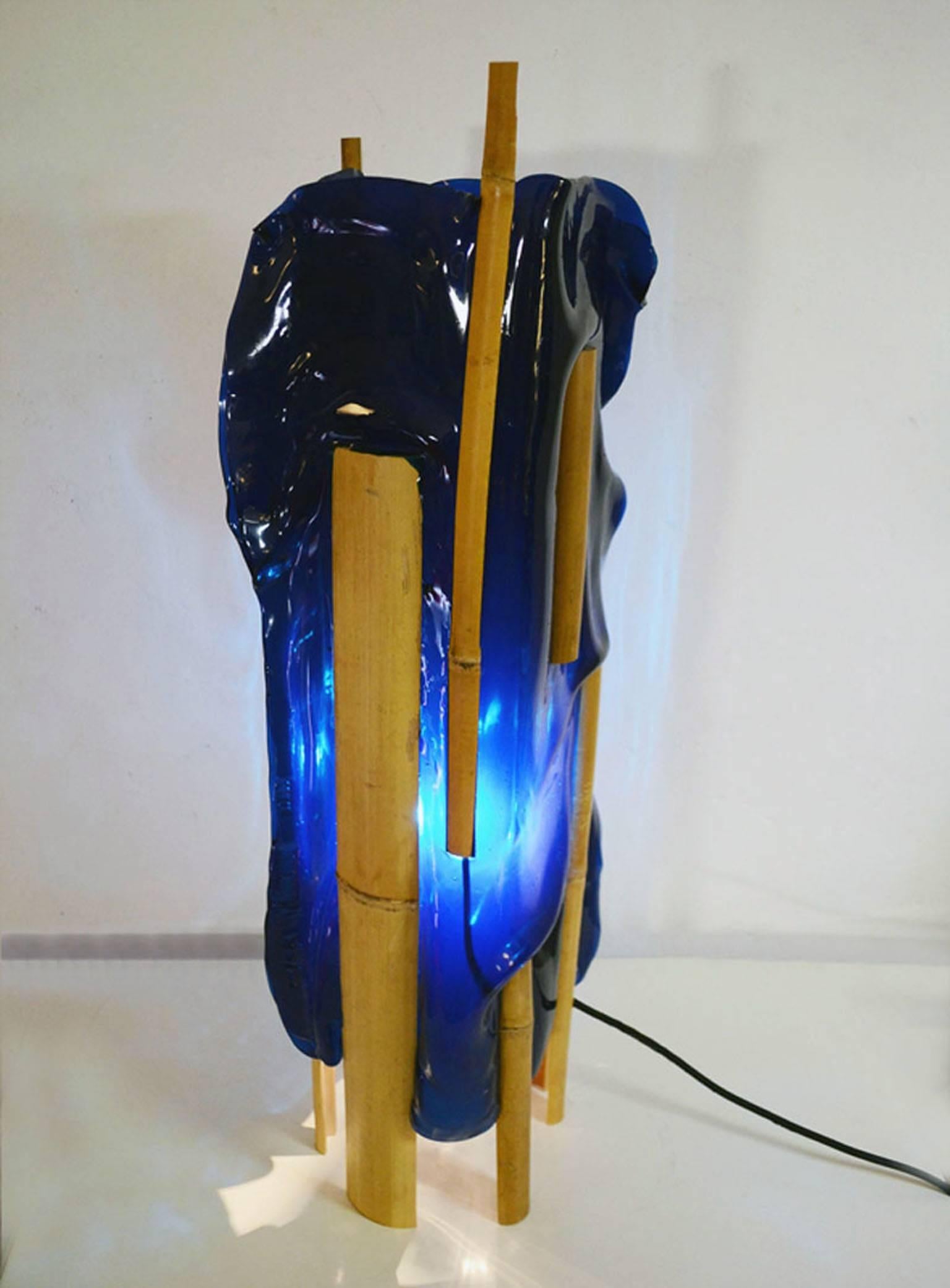 “Nativo” lamp designed by Campana brothers in limited edition for Galleria Corsi in 2010.
Diffuser in resin with hot applications of bamboo canes.
Logo engraved on resin.