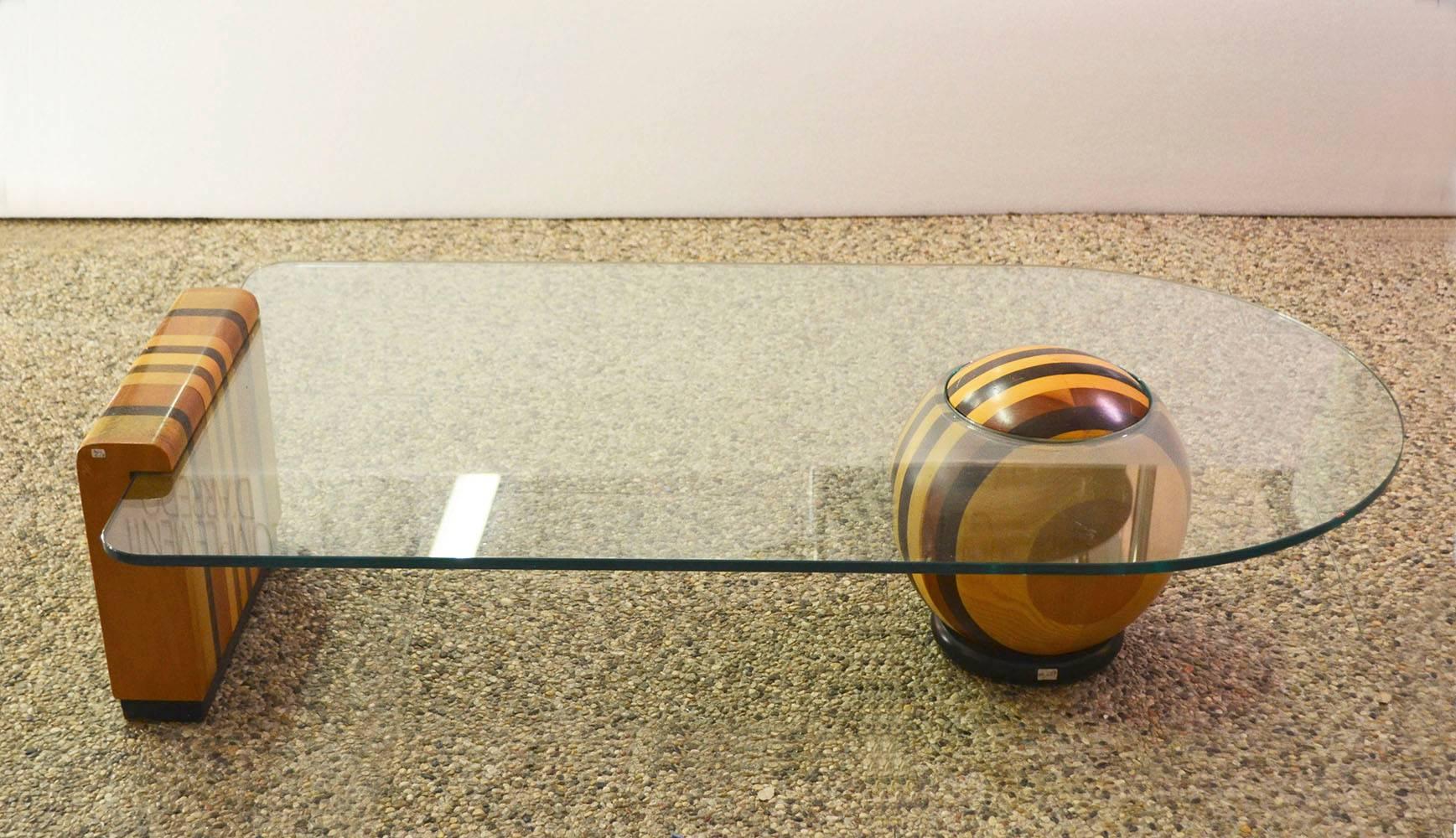 Mid-Century Modern 1970s Italian Coffee Table in Solid Woods of Different Colors with Crystal Top For Sale