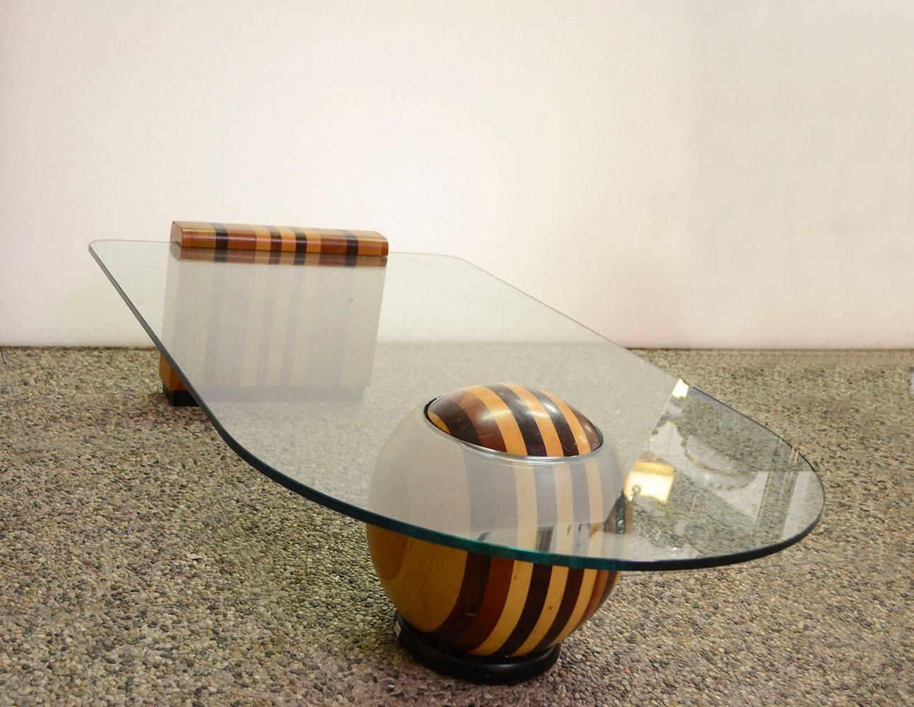 Late 20th Century 1970s Italian Coffee Table in Solid Woods of Different Colors with Crystal Top For Sale