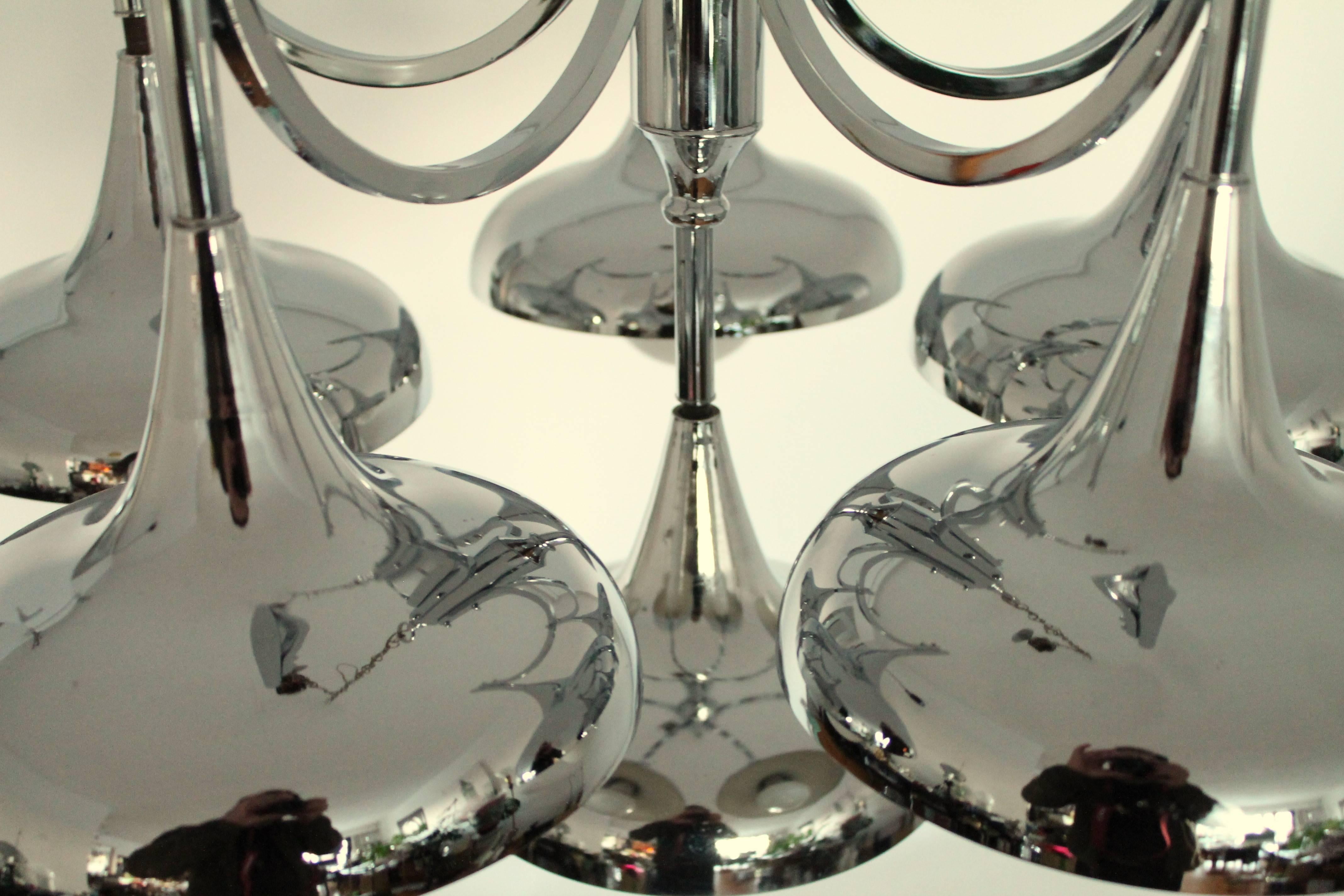 Six Arms Chromed Trumpet Chandelier in the Style of Reggiani/Sciolari, 1970s For Sale 3