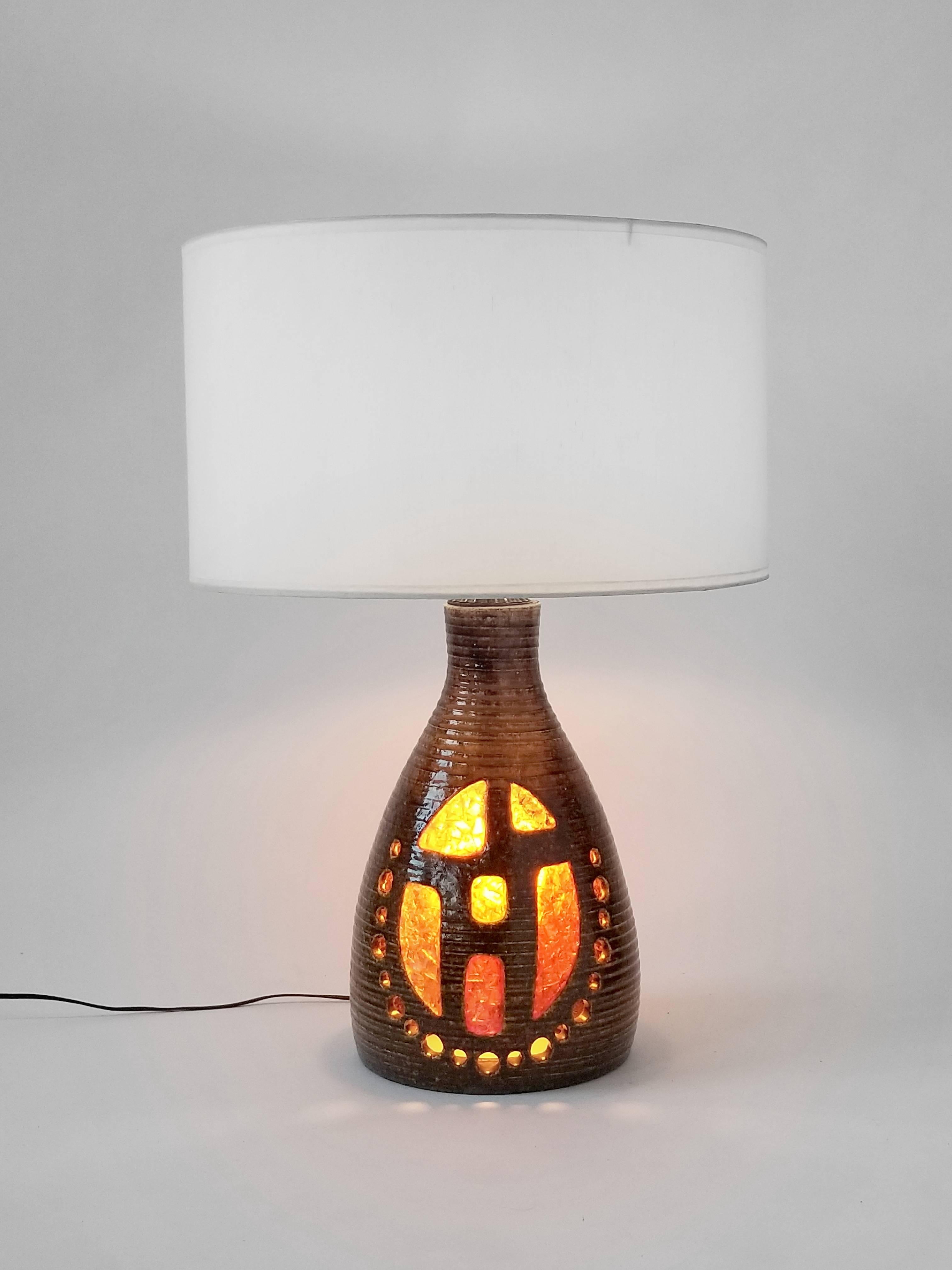 Rare Georges Pelletier table lamp with a warm colorful resin artwork .

Contain two E27 socket. One is located in the ceramic base.

Measure 26 inches to top finial. 

Switch on cord.

Regular North American 110 volt wall plug. 

Signed Accolay