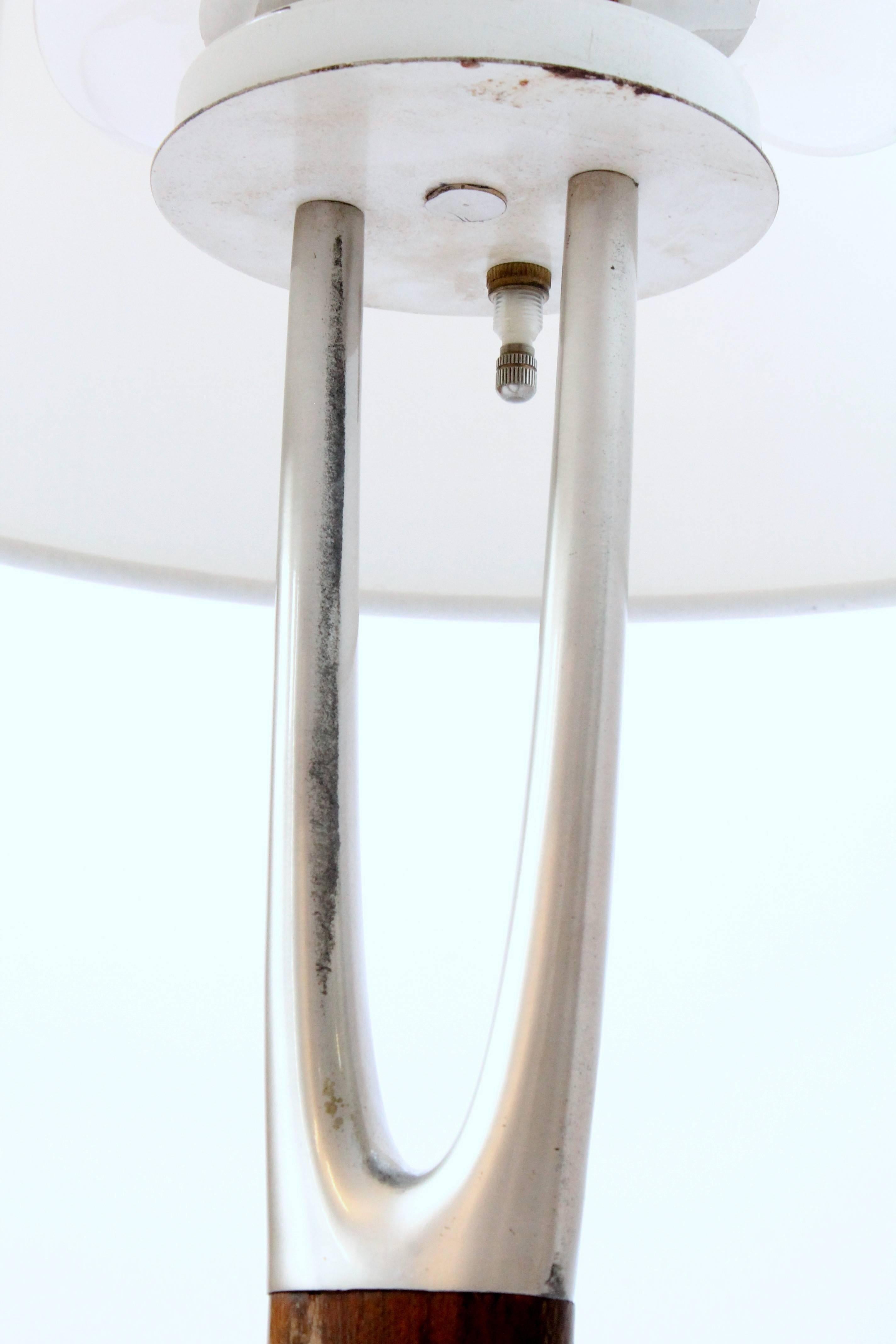 Mid-20th Century 1960s Laurel Wishbone Three Socket Table Lamp .  USA