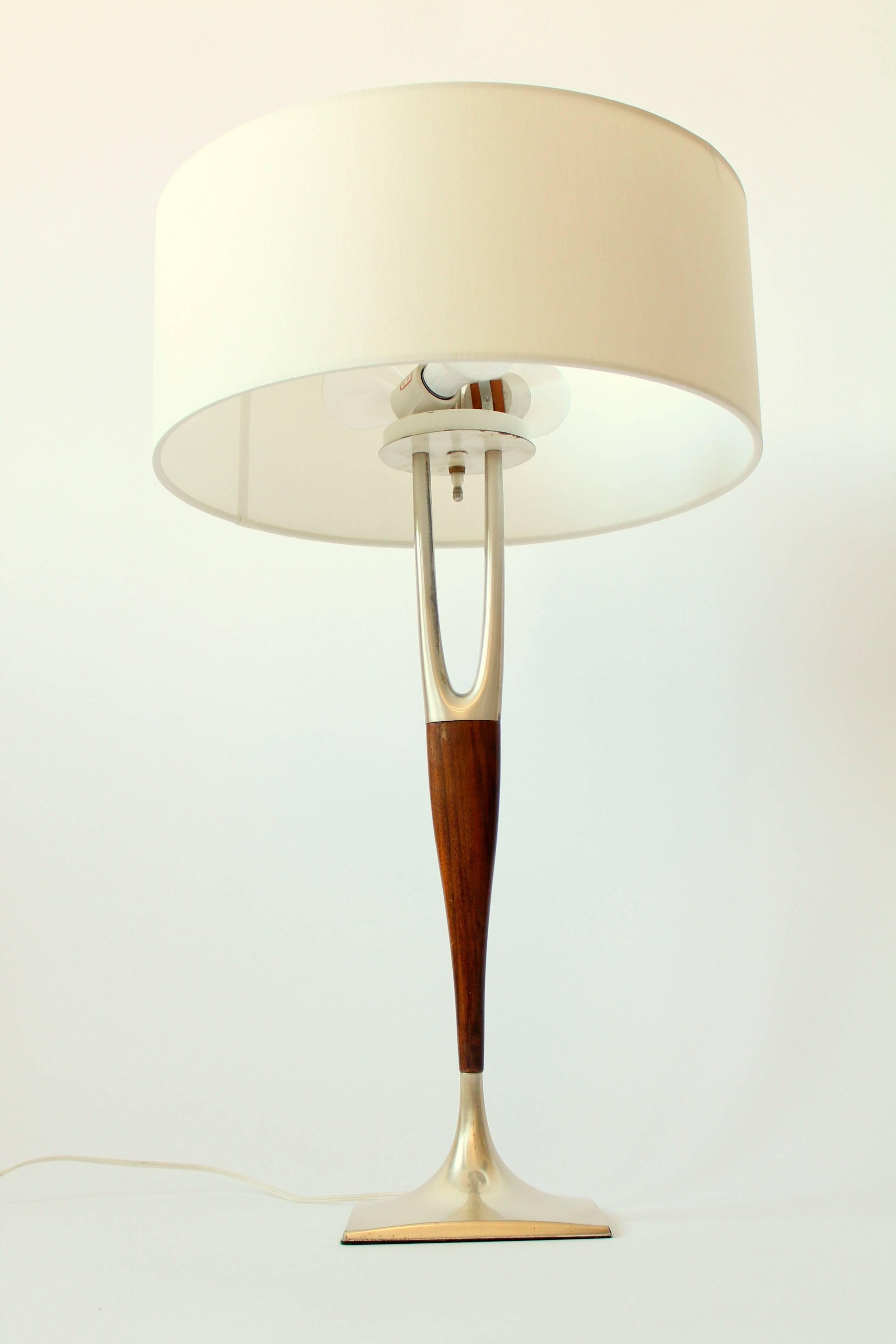 Mid-Century Modern 1960s Laurel Wishbone Three Socket Table Lamp .  USA