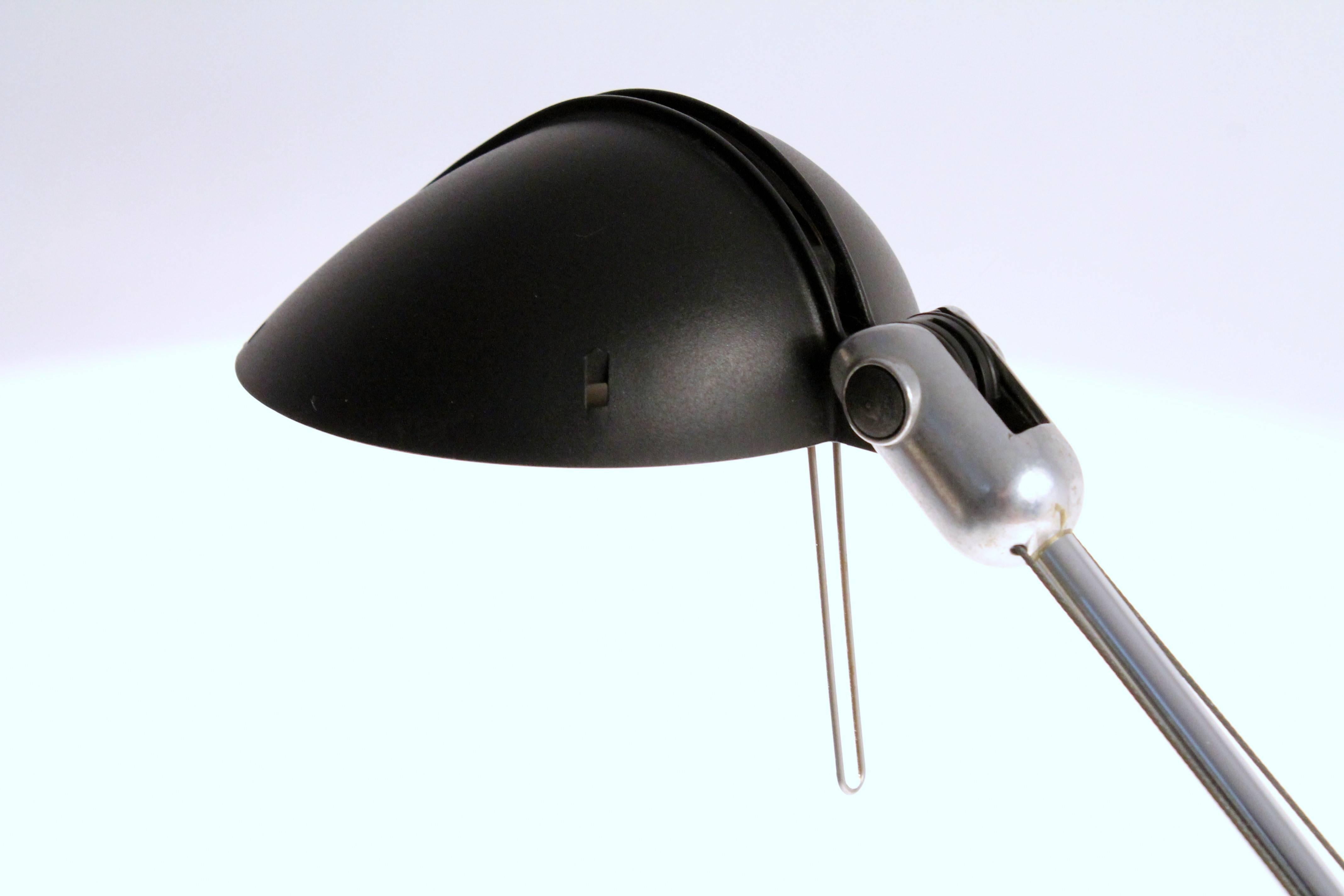 Artemide Zante Halogen Table Lamp Vintage Modern, 1980 Italia In Good Condition In St- Leonard, Quebec