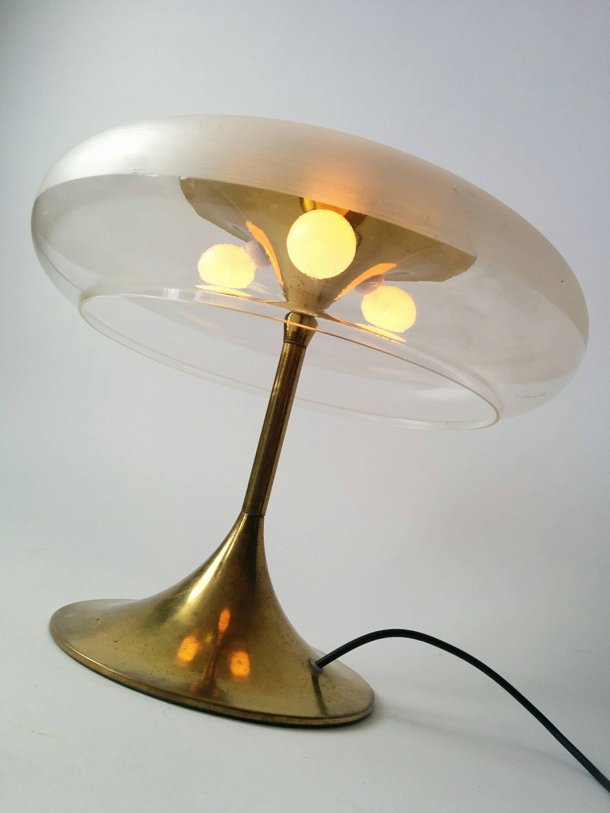 Sculptural mushroom shaped table lamp.

Three candelabra E12 socket.

16 inches high by 18 inches wide.

