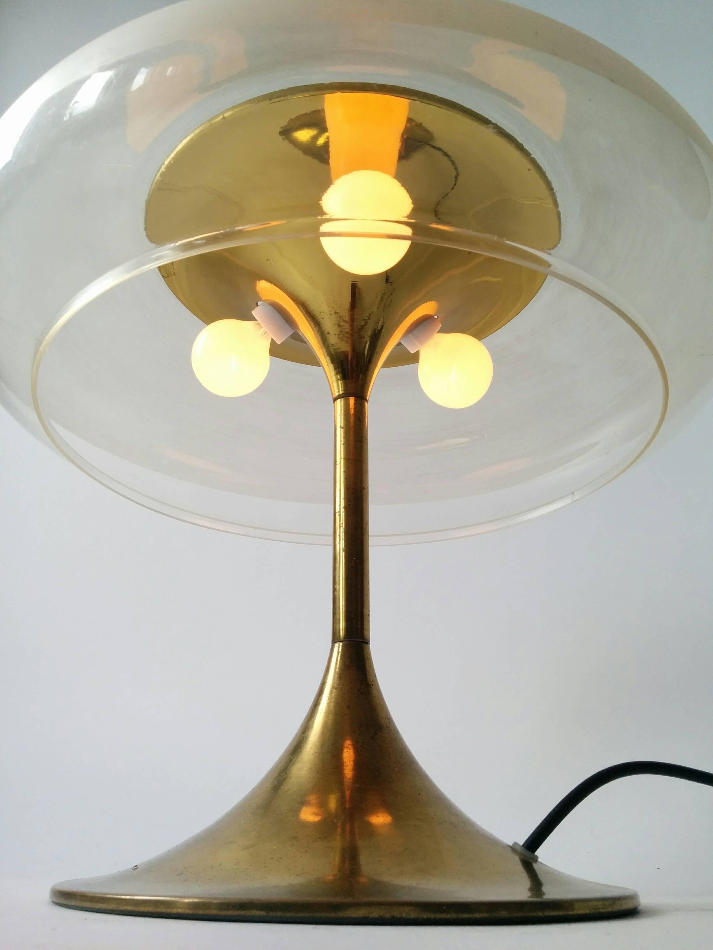 Italian Reggiani  Brass and Clear Acrylic Shade Table Lamp , 1960s , Italy  