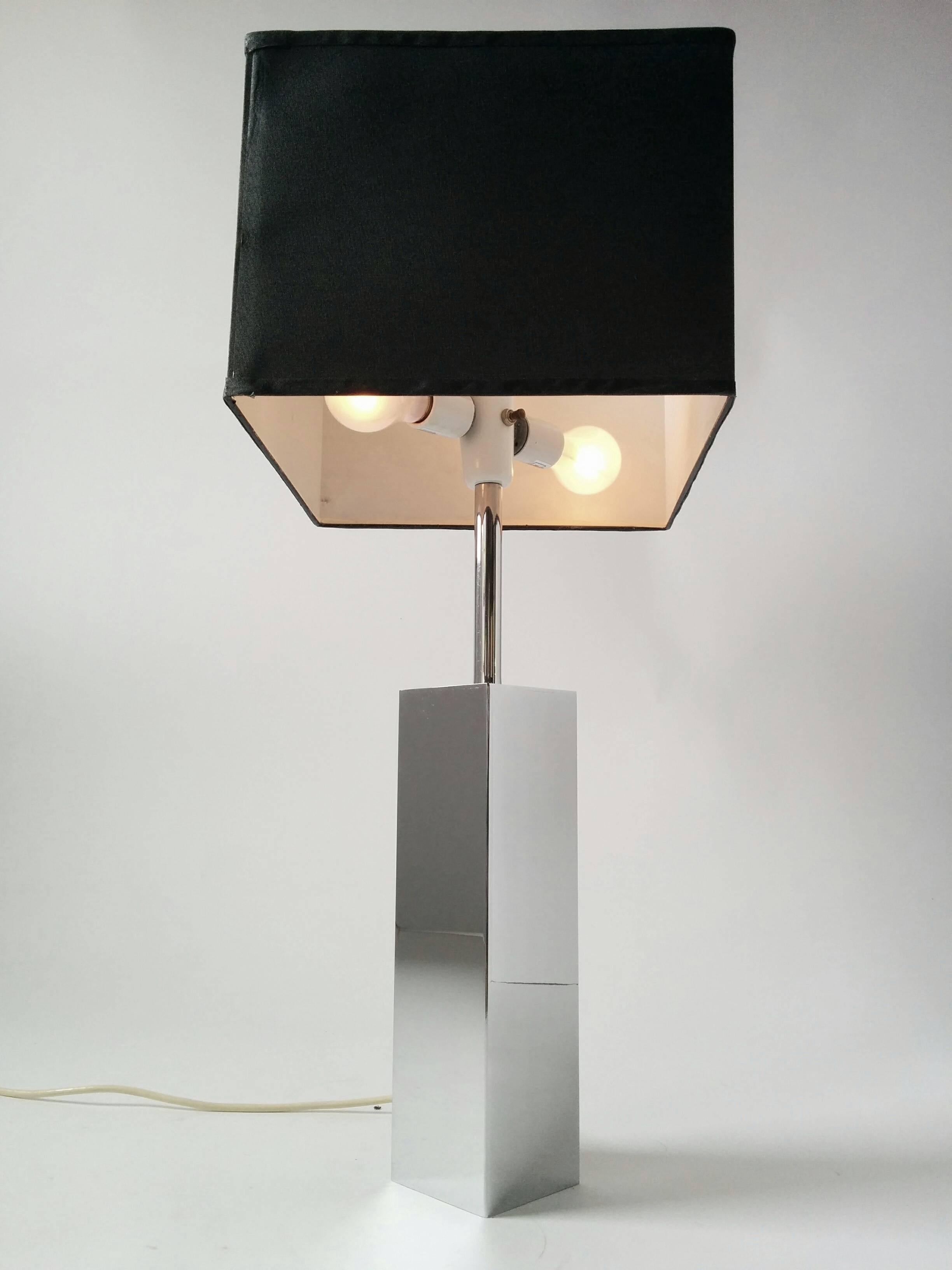 Minimalist heavyweight table lamps from Goffredo Reggiani.

Signed items.

Measure: 25 inches high without the shade.

Weight 9 pounds each.

Three ceramic E26 North American sockets rated at a 60 watts each, controled individualy by a rotating