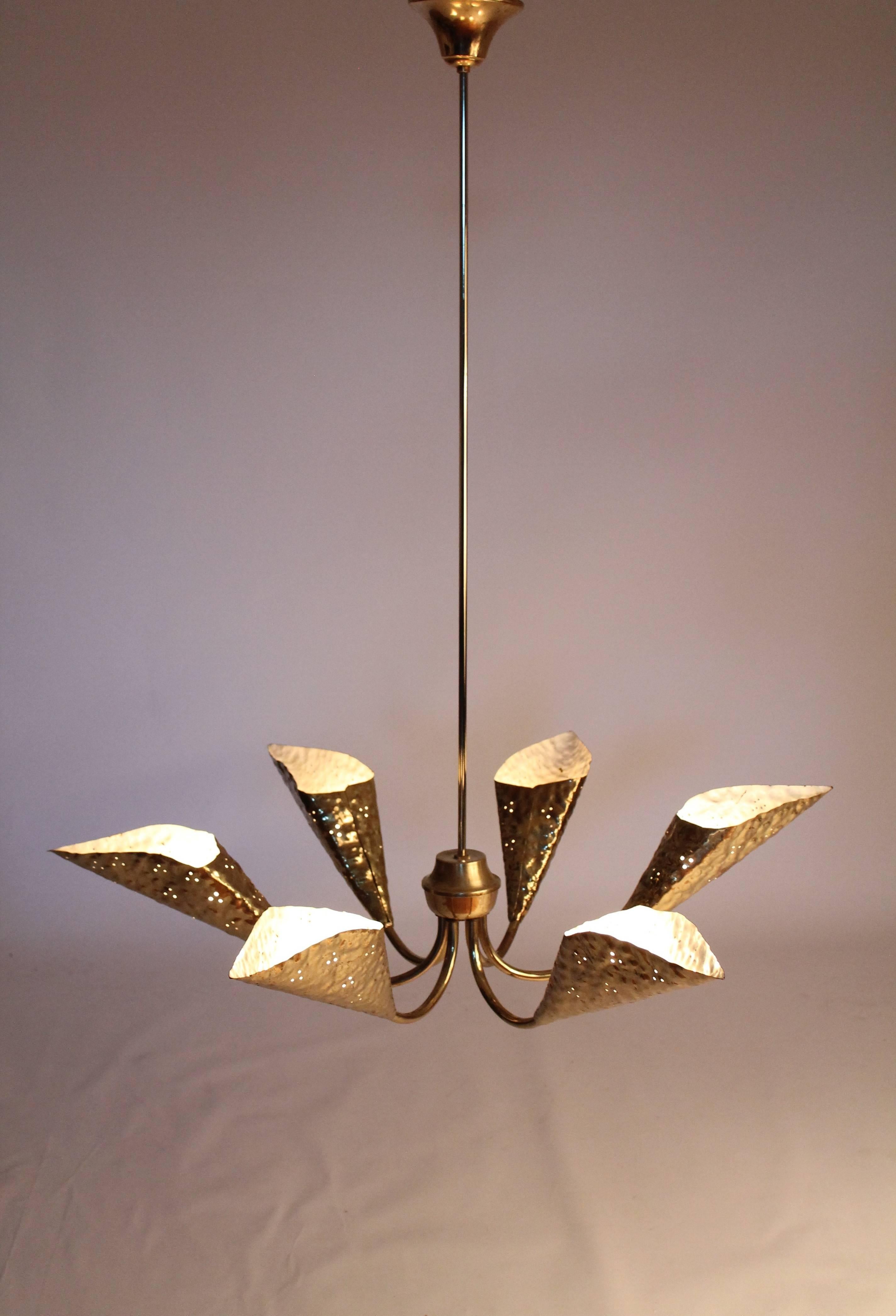 Hand-Hammered Six-Arm Brass Chandelier in the style of Arredoluce , 1950s, Italy In Good Condition In St- Leonard, Quebec