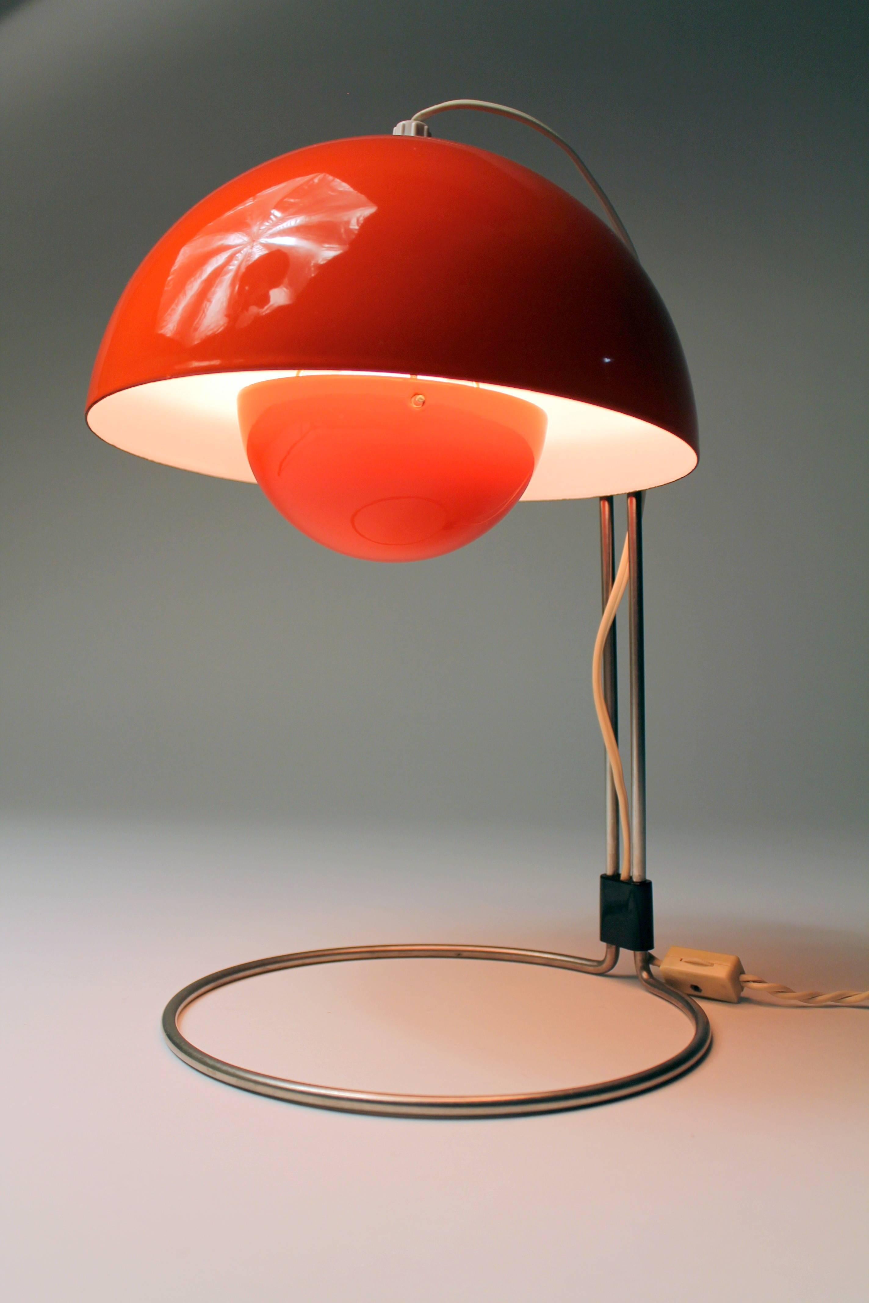 Rare color offered only in early edition .  

Wire, rotating switch and wall plug are original.

Interesting fact : A concern  of  Verner Panton while designing most of his lamps was to avoid direct light contact with the eyes. In this particular