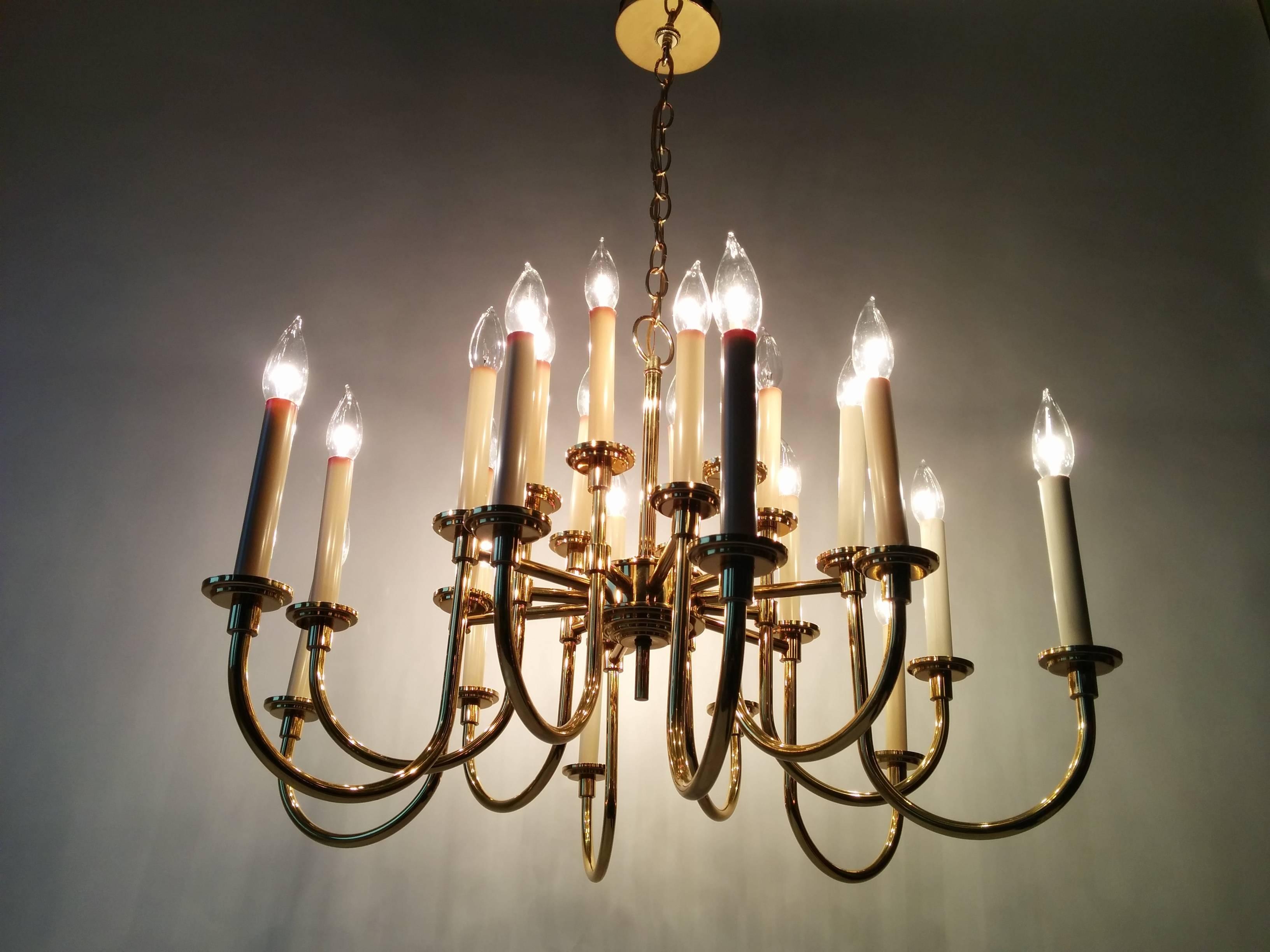 Late 20th Century 12 Arms 24 Lights Brass Chandelier in the Style of Tommi Parzinger, 1970s, USA