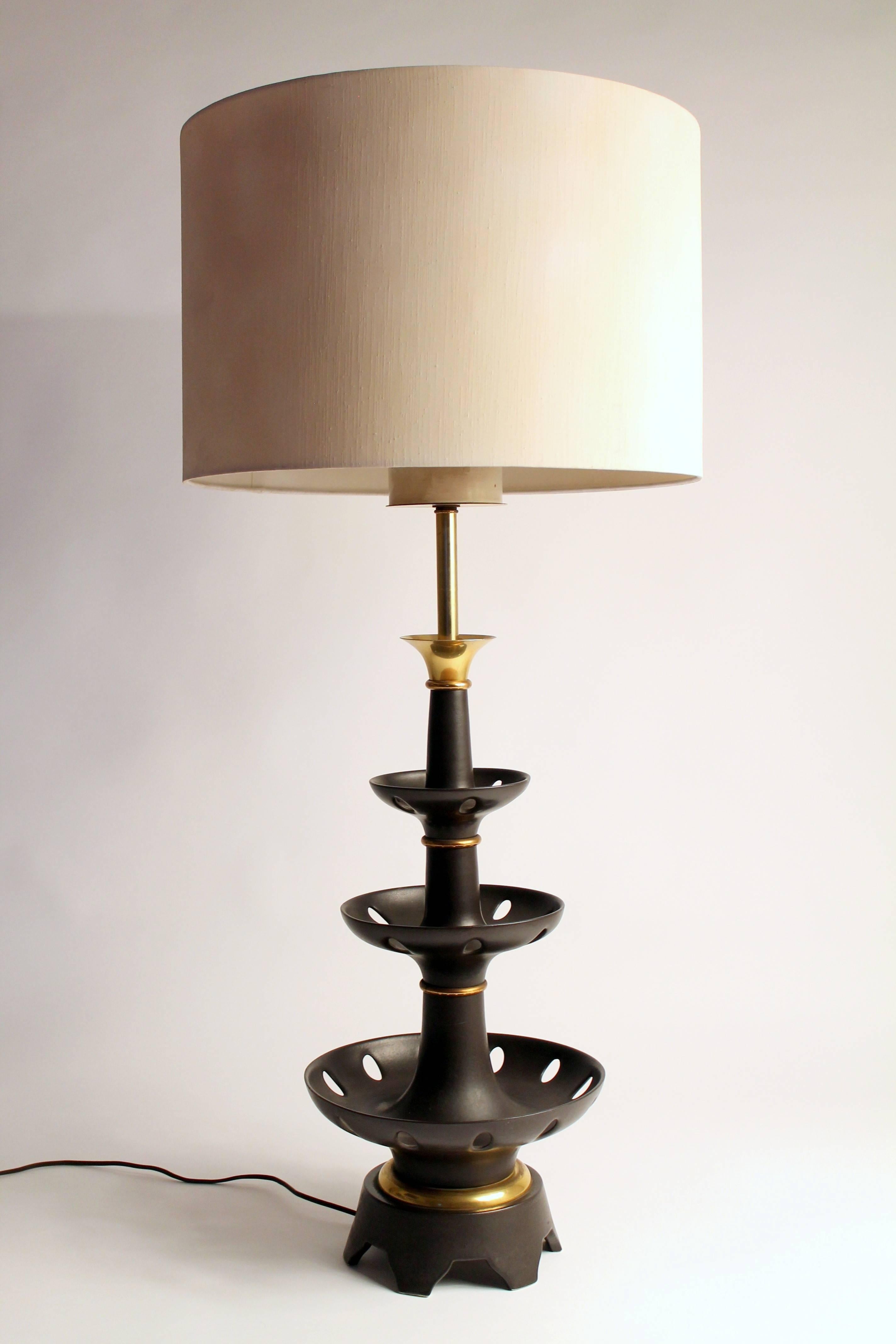 Mid-Century Modern G. Thurston Porcelain Three-Tiered Table Lamp, Lightolier, 1950s, USA For Sale