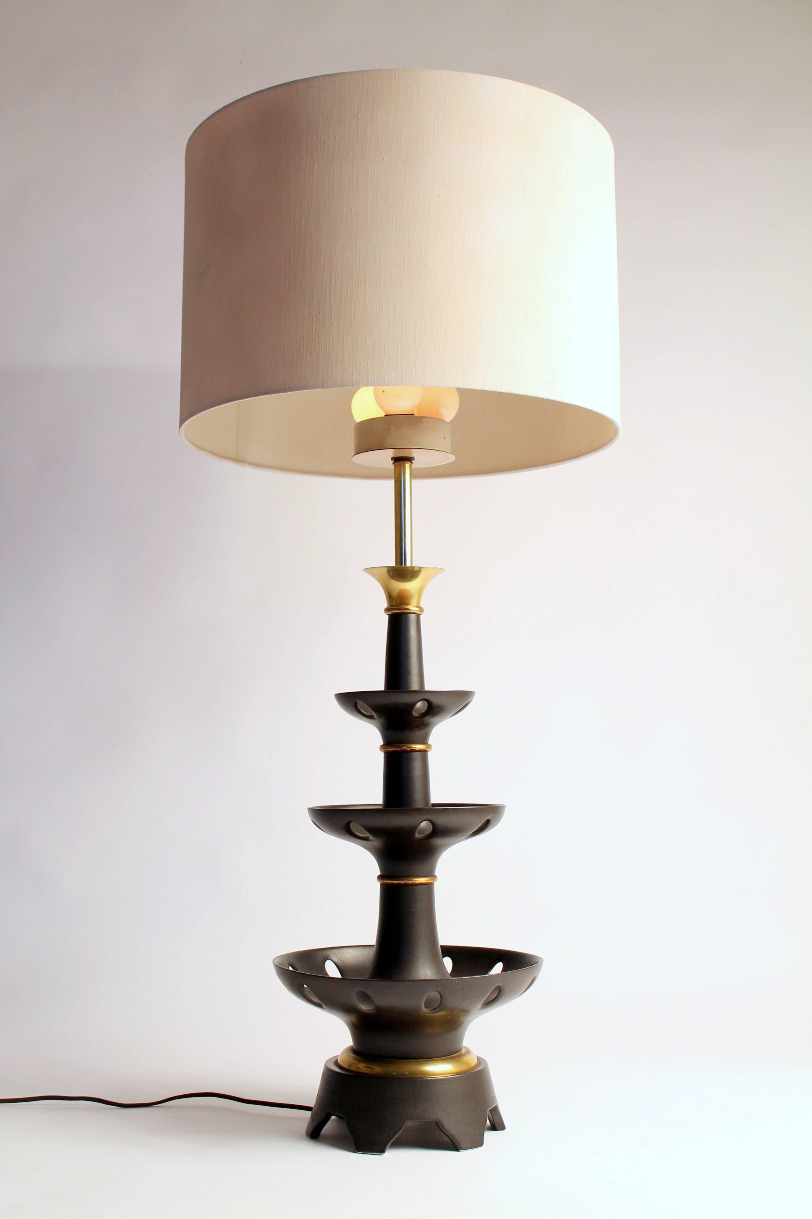 American G. Thurston Porcelain Three-Tiered Table Lamp, Lightolier, 1950s, USA For Sale