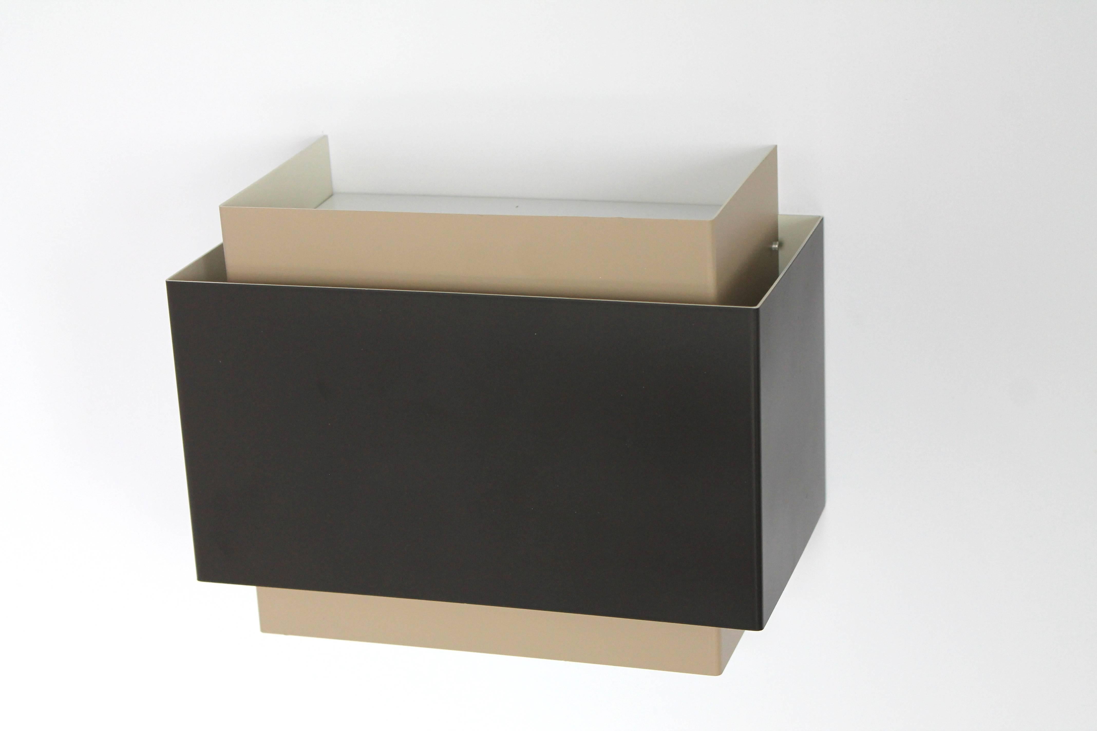 Nuovo & Vecchio stock da  Lightolier 1980s Louvered Wall Sconces , USA In condizioni ottime in vendita a St- Leonard, Quebec