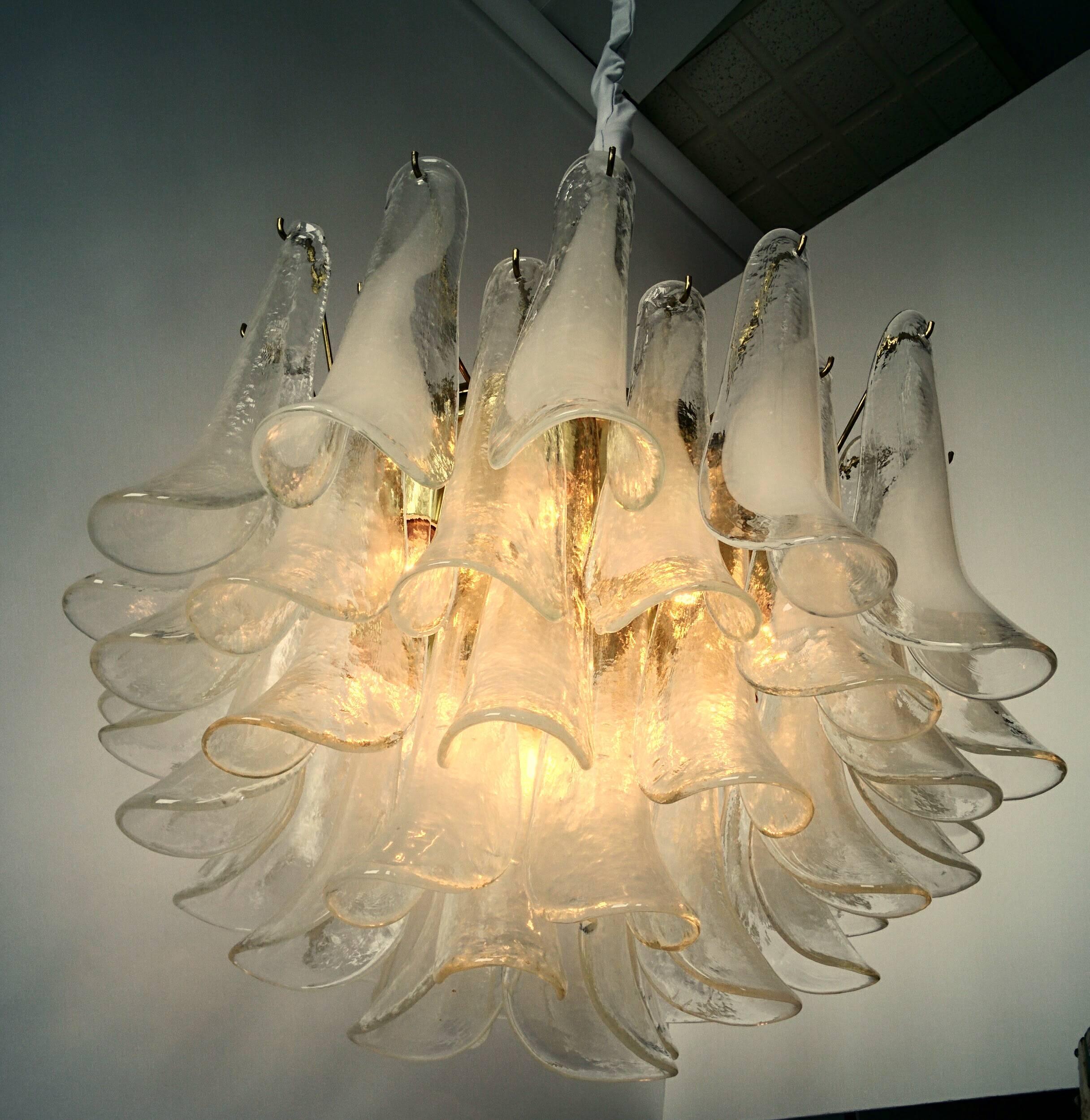 Large Clear Hazy Glass Petal  Chandelier from Mazzega , 1970s , Murano , Italia In Good Condition In St- Leonard, Quebec