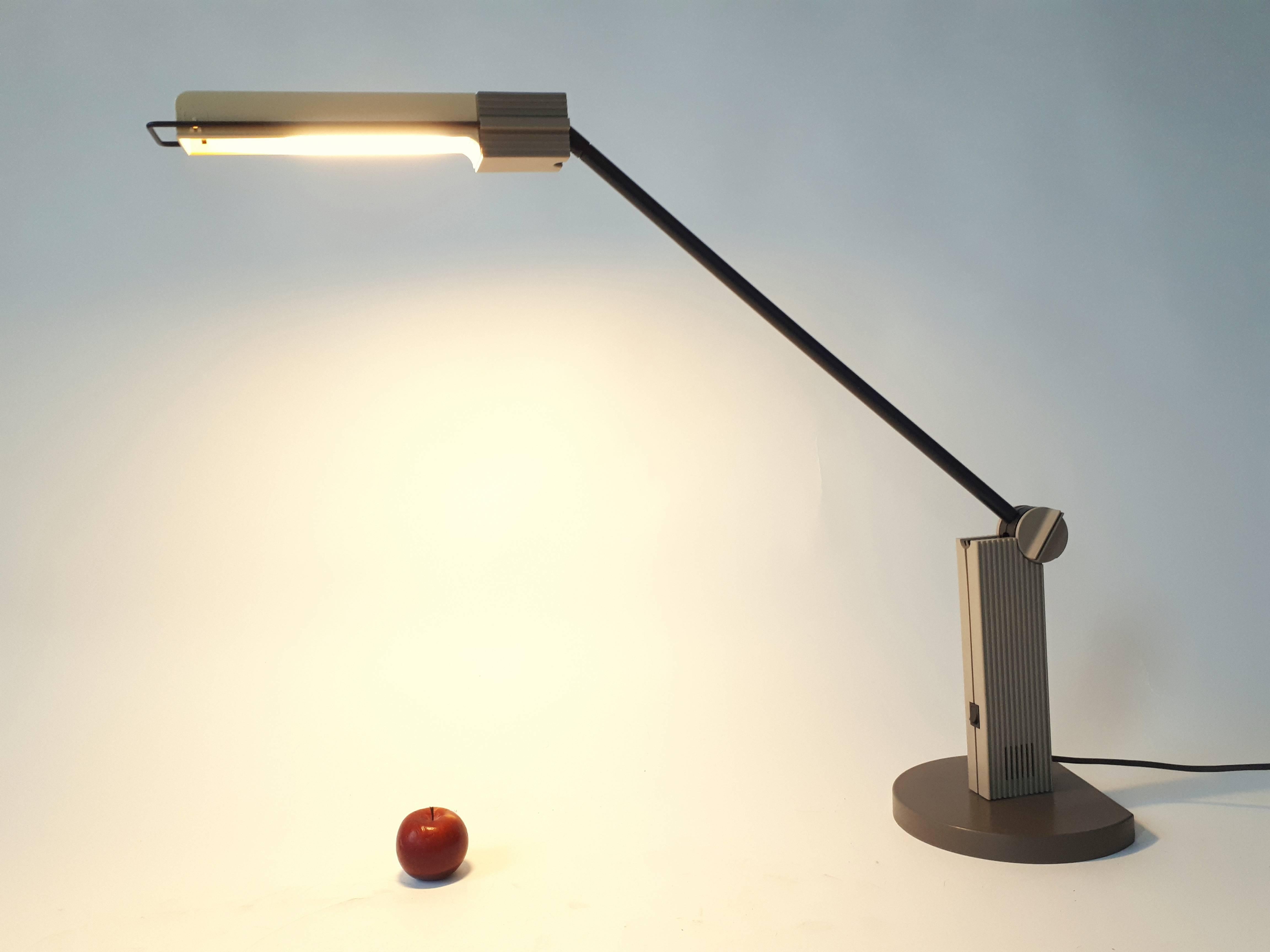 Enameled Artemide 'Alistro' Tavolo Fluorescent Table Lamp, 1983, Italia For Sale