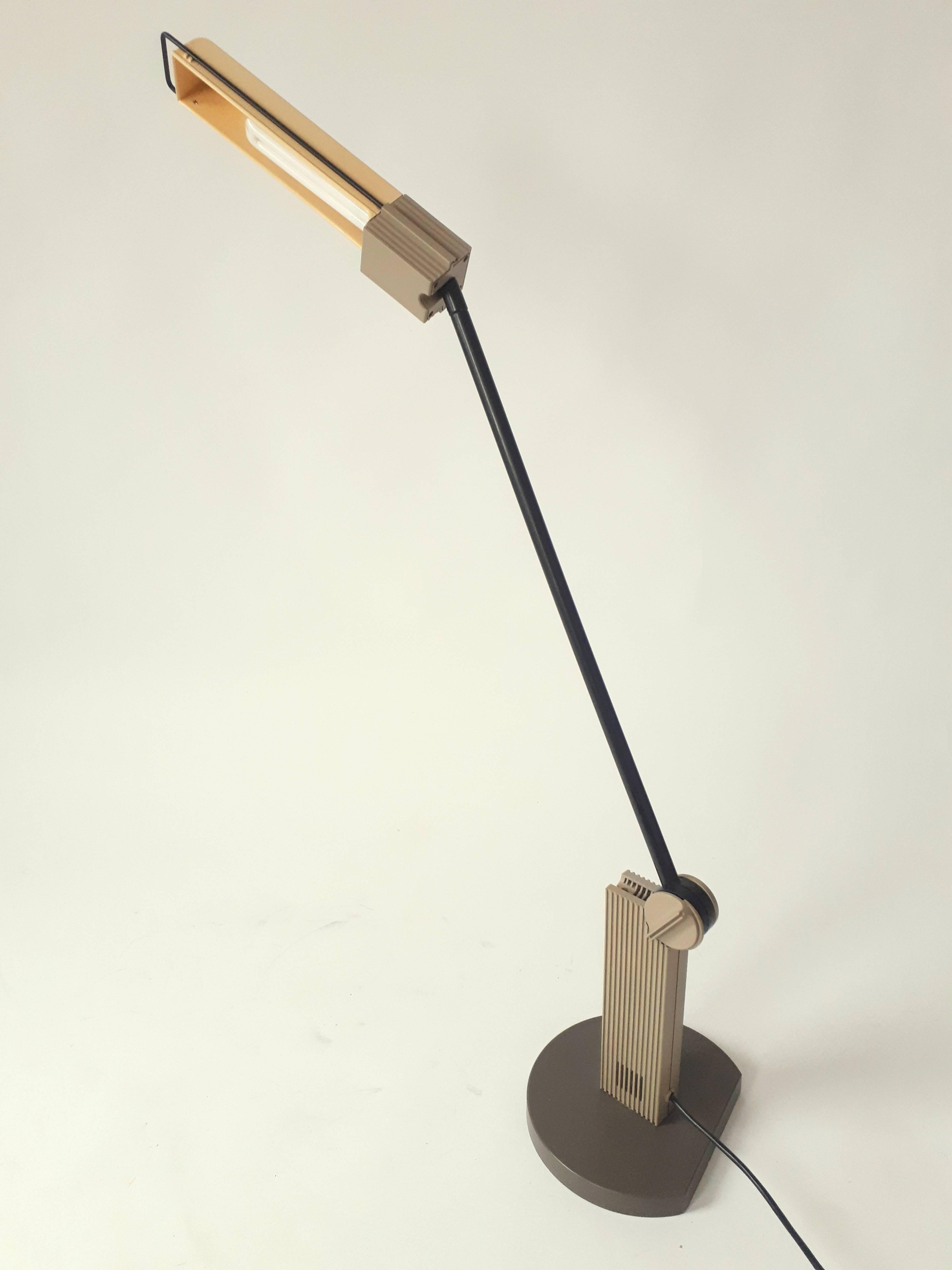 Italian Artemide 'Alistro' Tavolo Fluorescent Table Lamp, 1983, Italia For Sale
