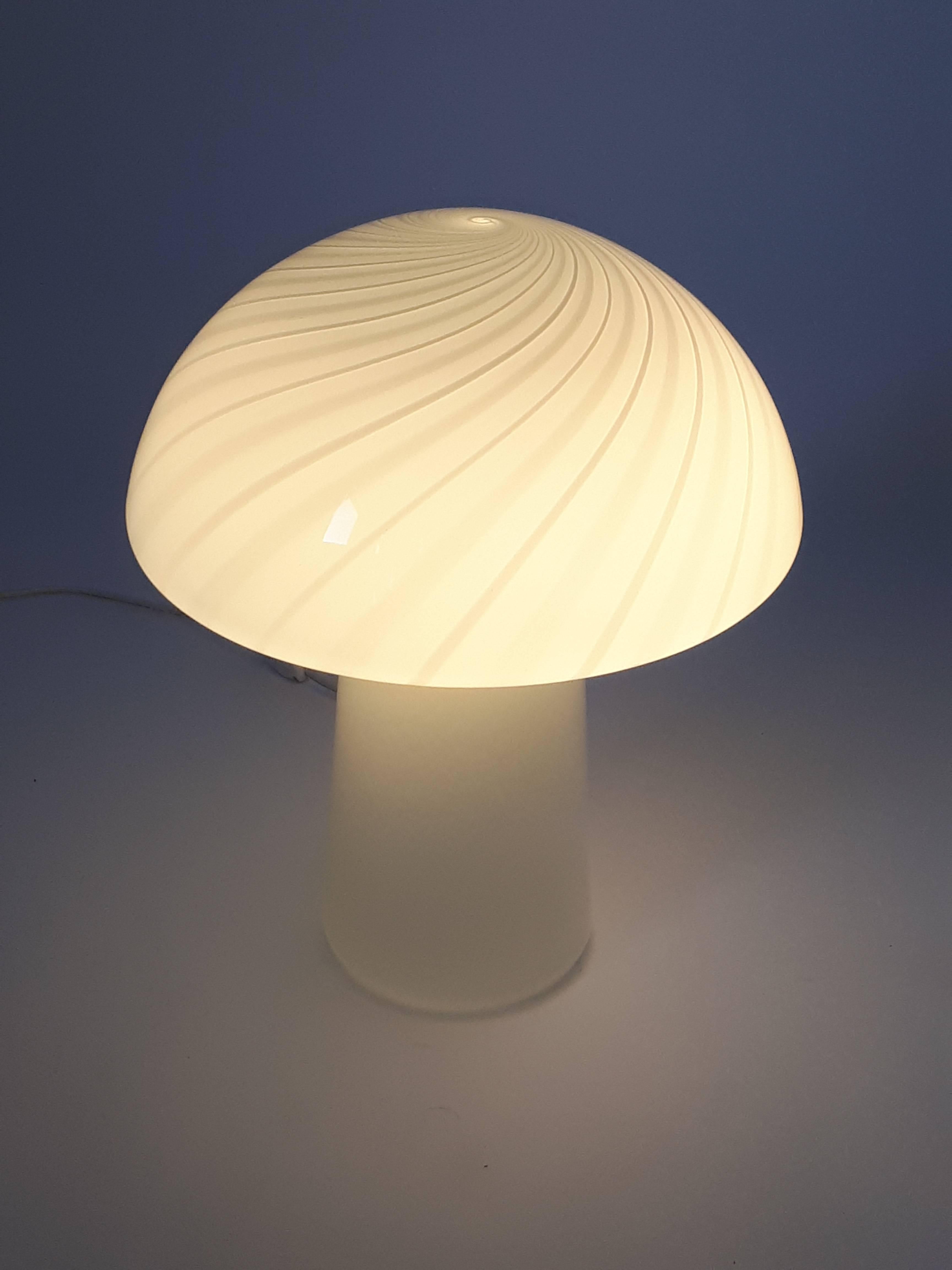 Masterfully crafted mouthblowed lighting artpiece with a superb swirl pattern. 

Provide a warm glow while lighted. 

One regular E26 size lightbulb rated at 60 watt max. 

 