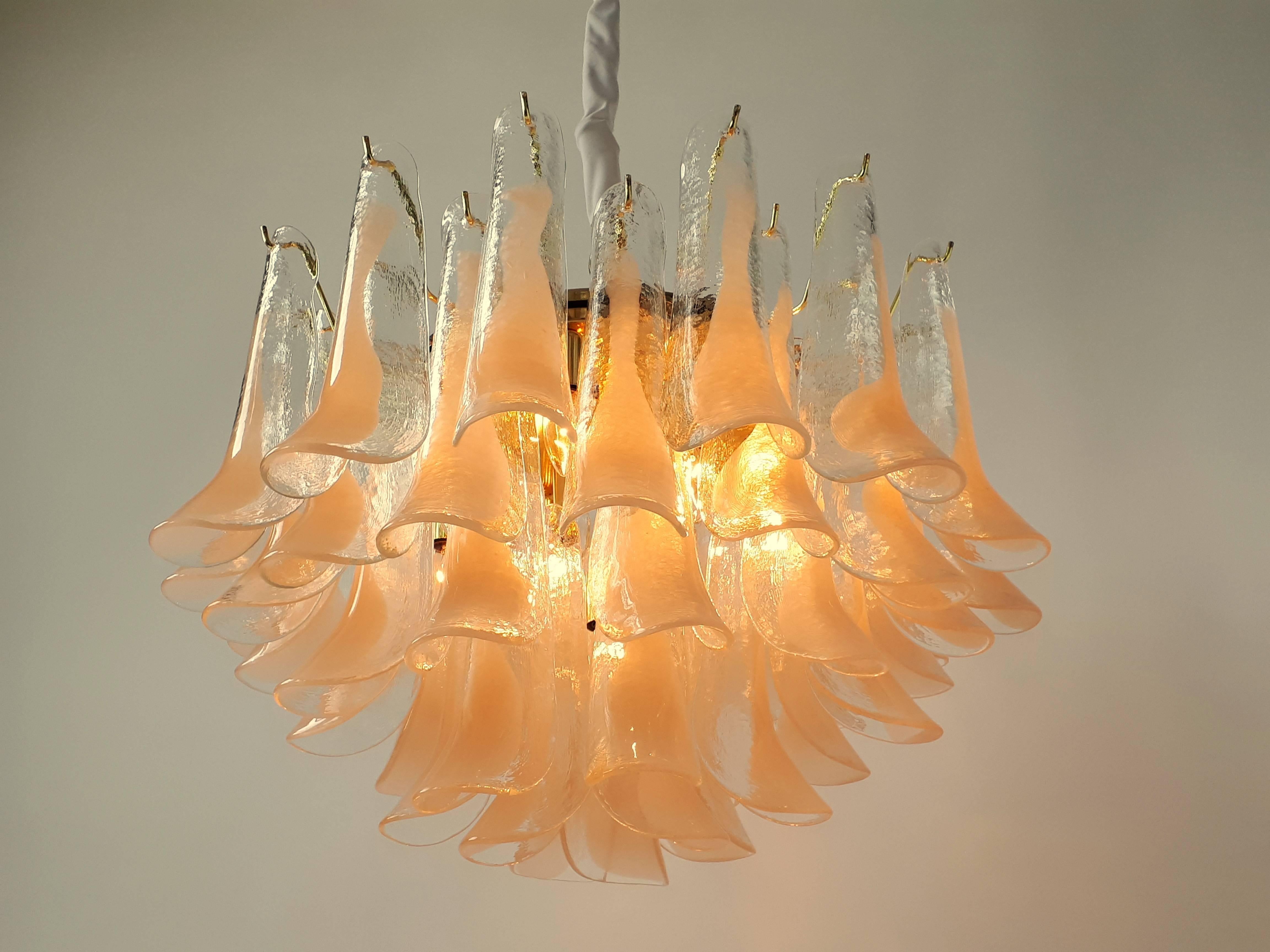 Peach Tone Mazzega Glass Petal Chandelier, 1960s, Murano, Italia In Excellent Condition In St- Leonard, Quebec