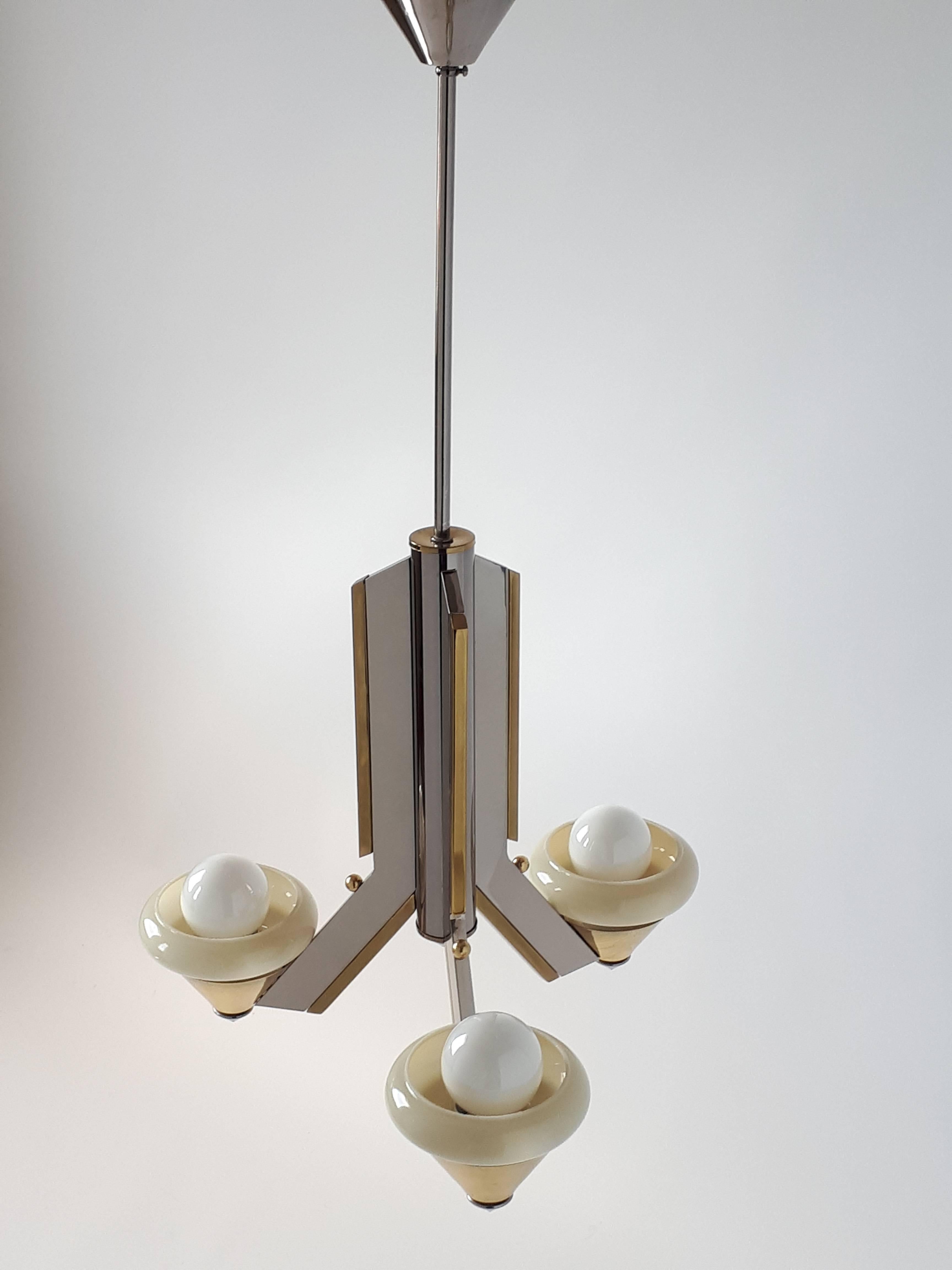 Modern Art Deco Style Chandelier in the Manners of Sciolari, 1970s, Italy In Excellent Condition In St- Leonard, Quebec