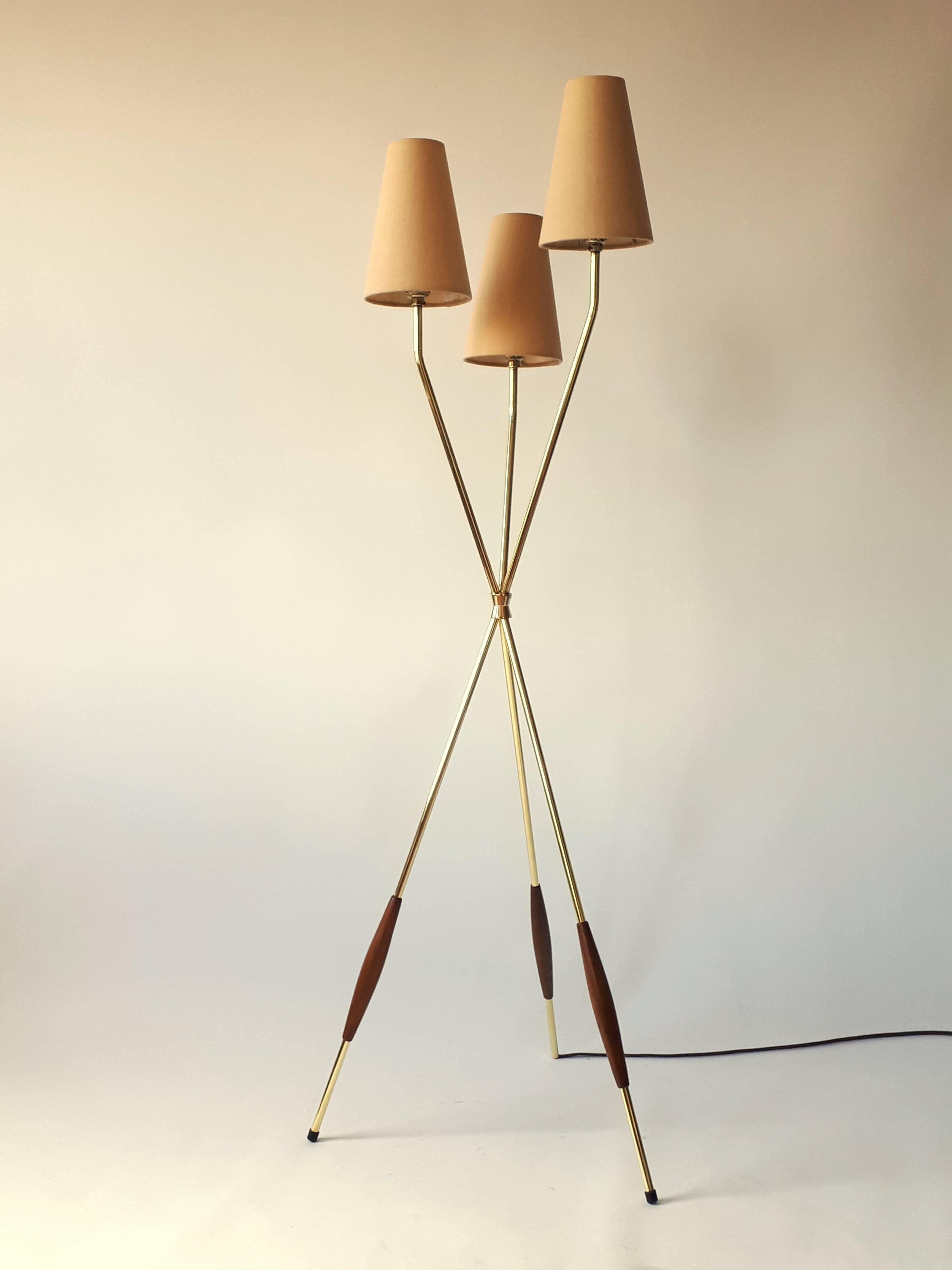 Mid-20th Century Gerald Thurston Brass and Walnut Tripod Floor Lamp, 1950s, USA