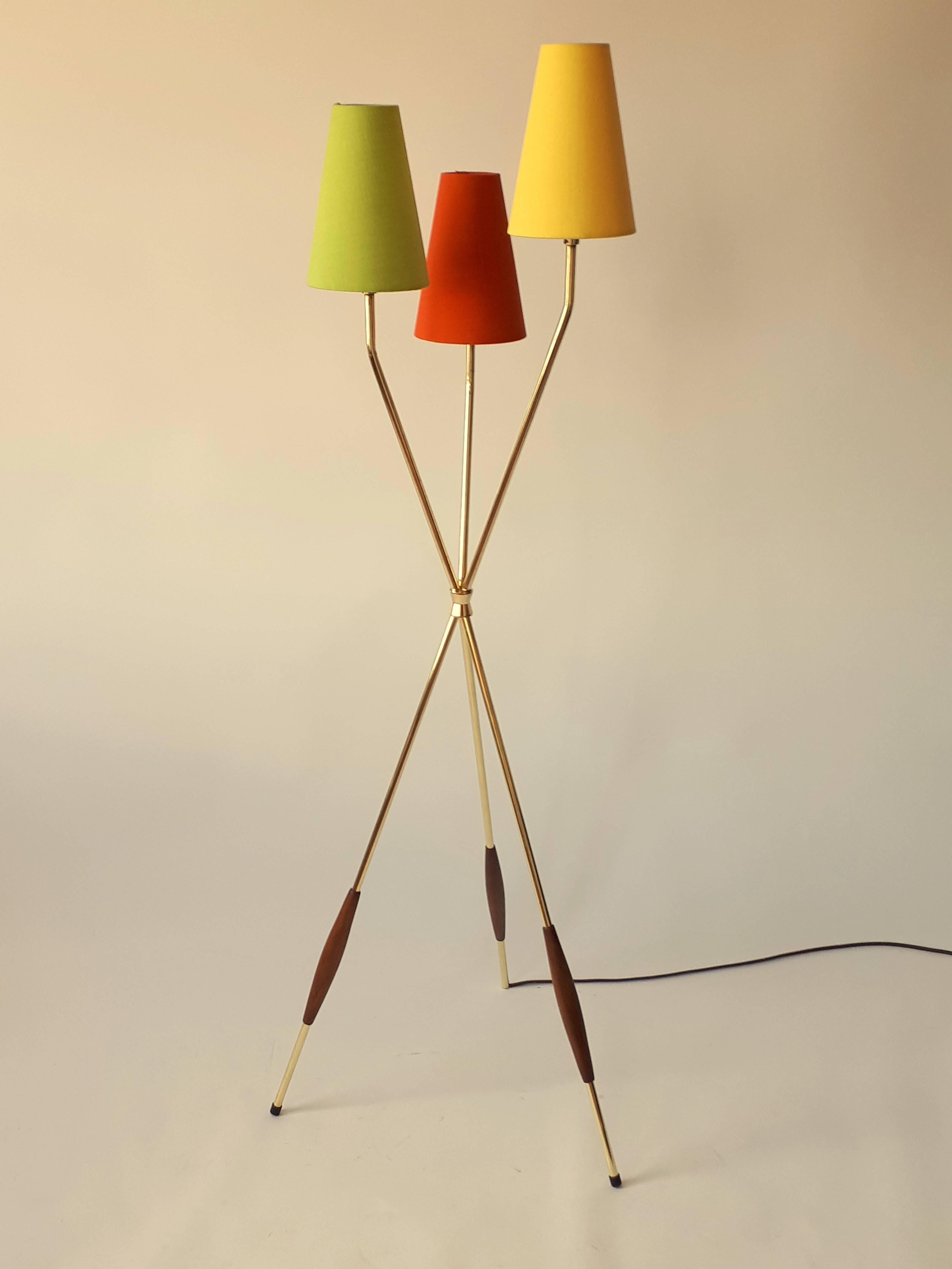 Gerald Thurston Brass and Walnut Tripod Floor Lamp, 1950s, USA 3