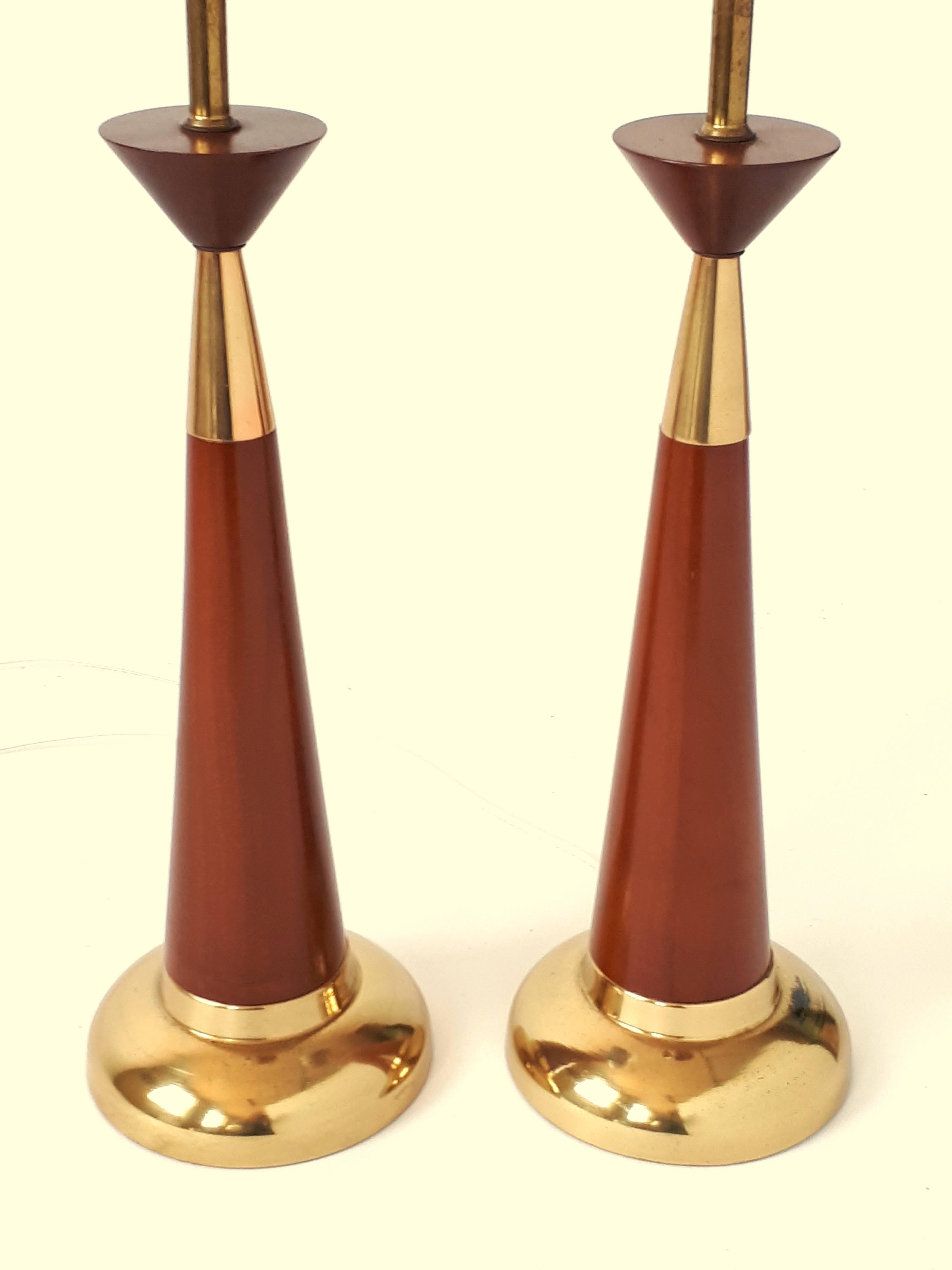 Mid-Century Modern Pair of Tony Paul style  Walnut Table Lamp, 1950s, USA