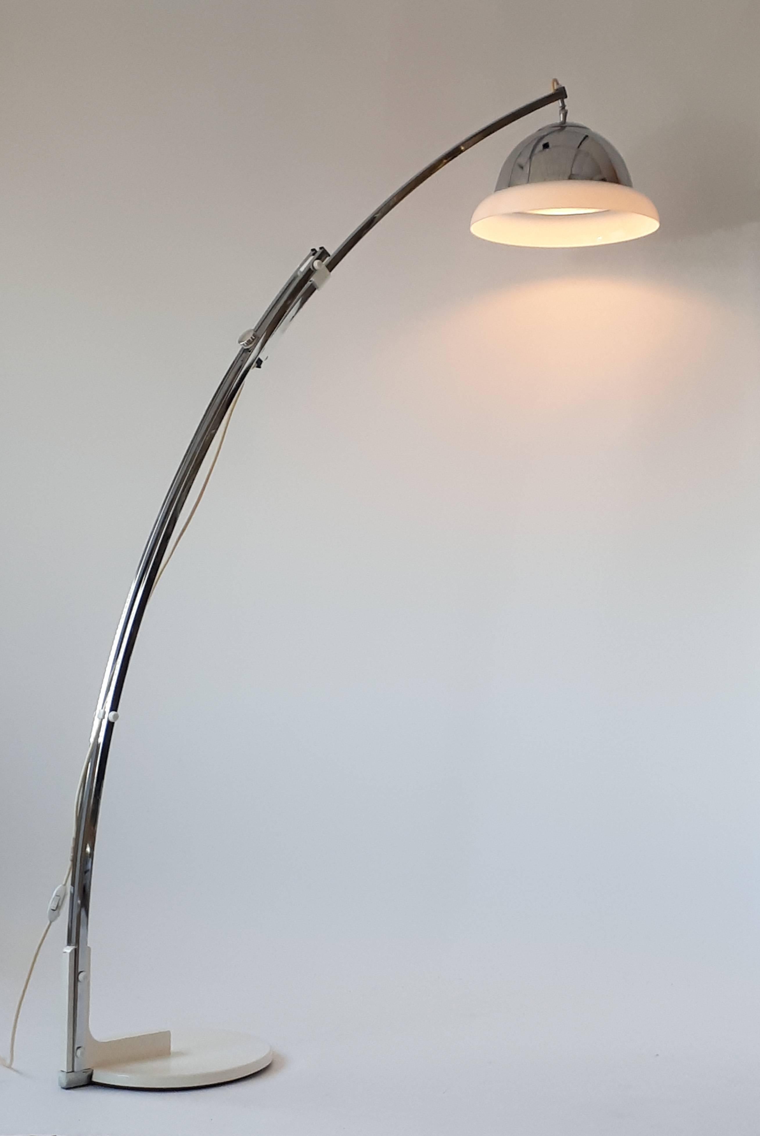 Italian Reggiani Height Ajustable Chrome Floor Lamp , 1960s , Italia For Sale