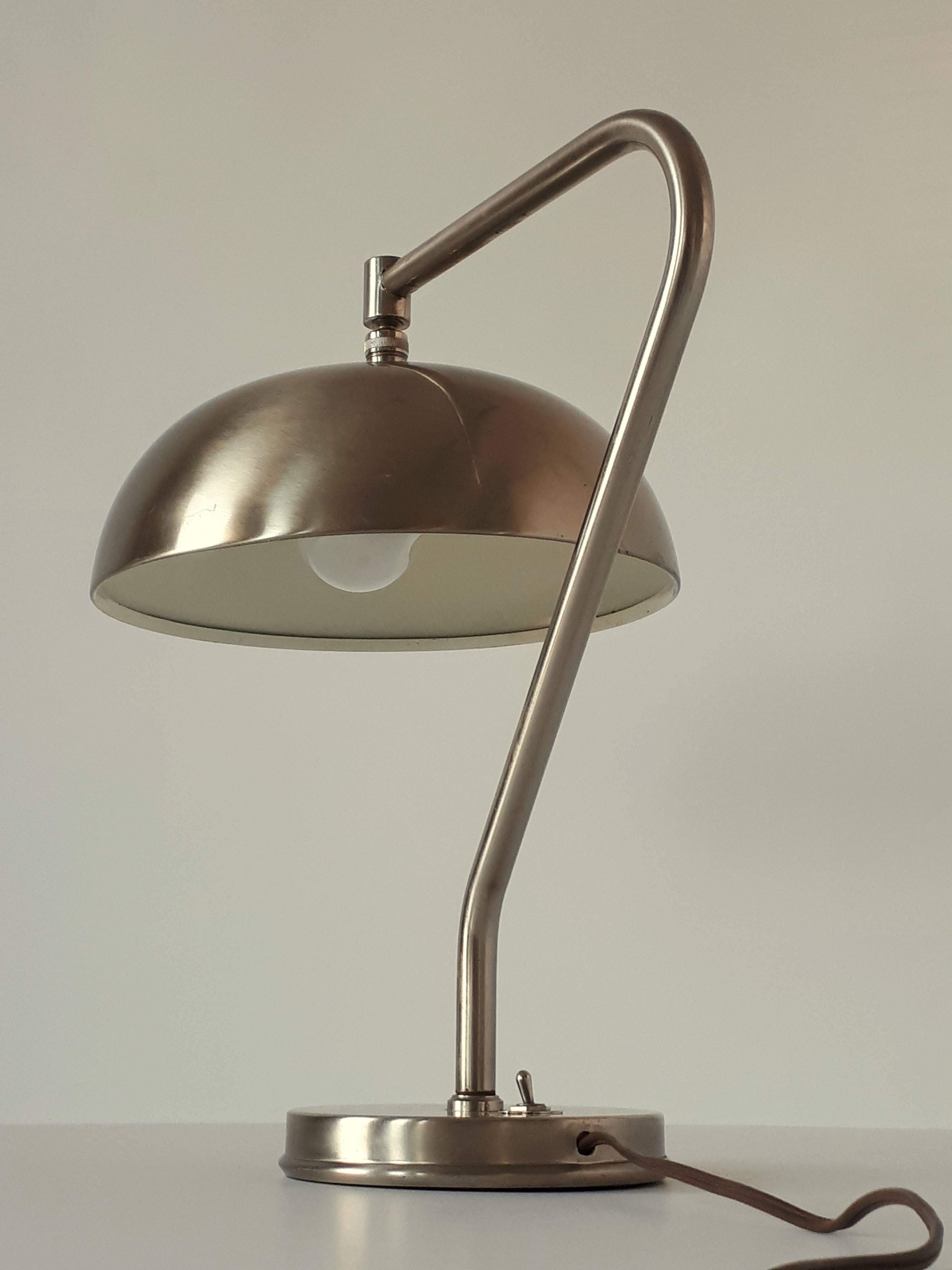 1950s Laquered Brushed Steel Table Lamp, USA In Good Condition In St- Leonard, Quebec