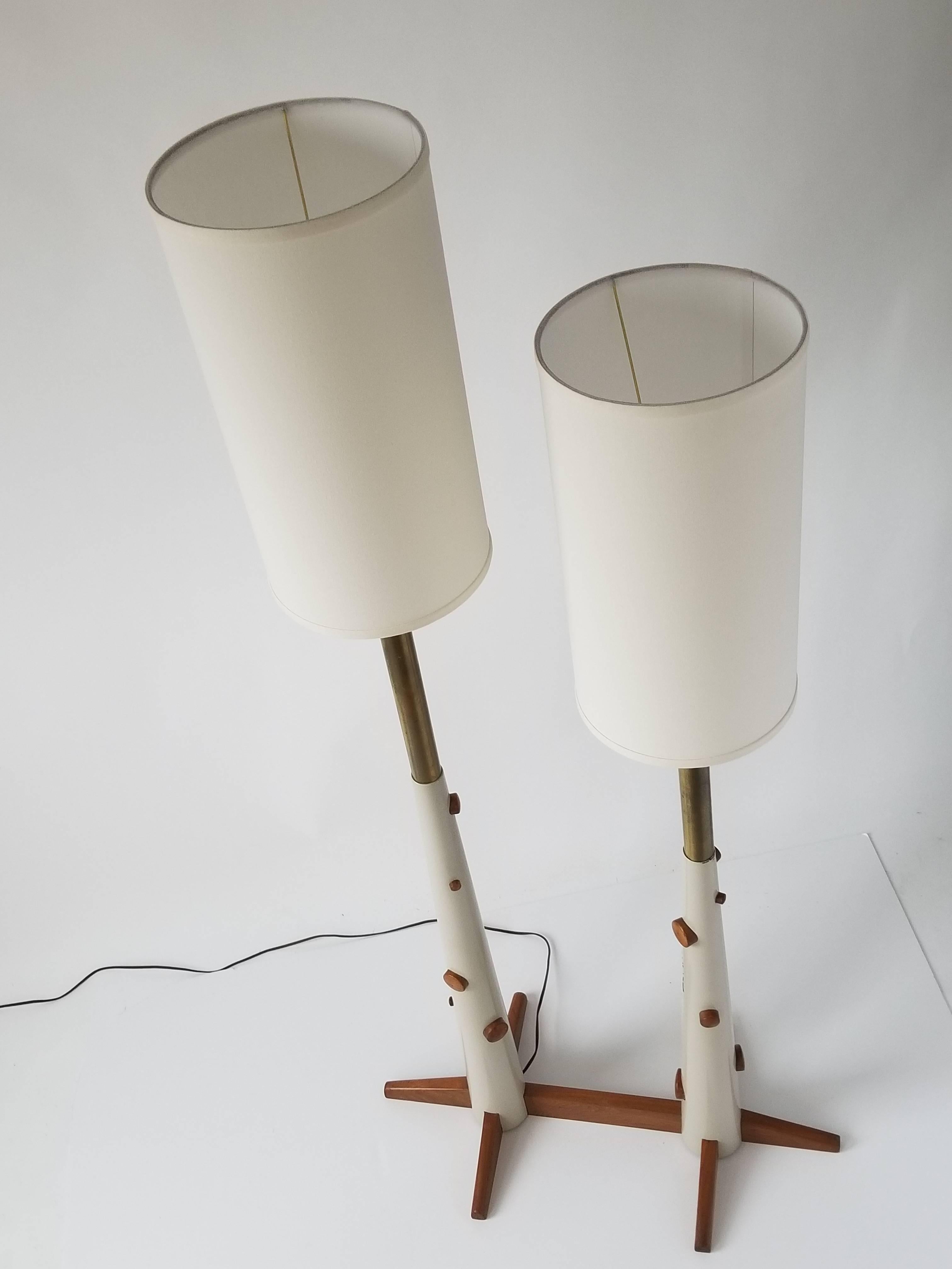 American 1960s Twin Pole Floor Lamp in Lacquered Wood and Brass , USA